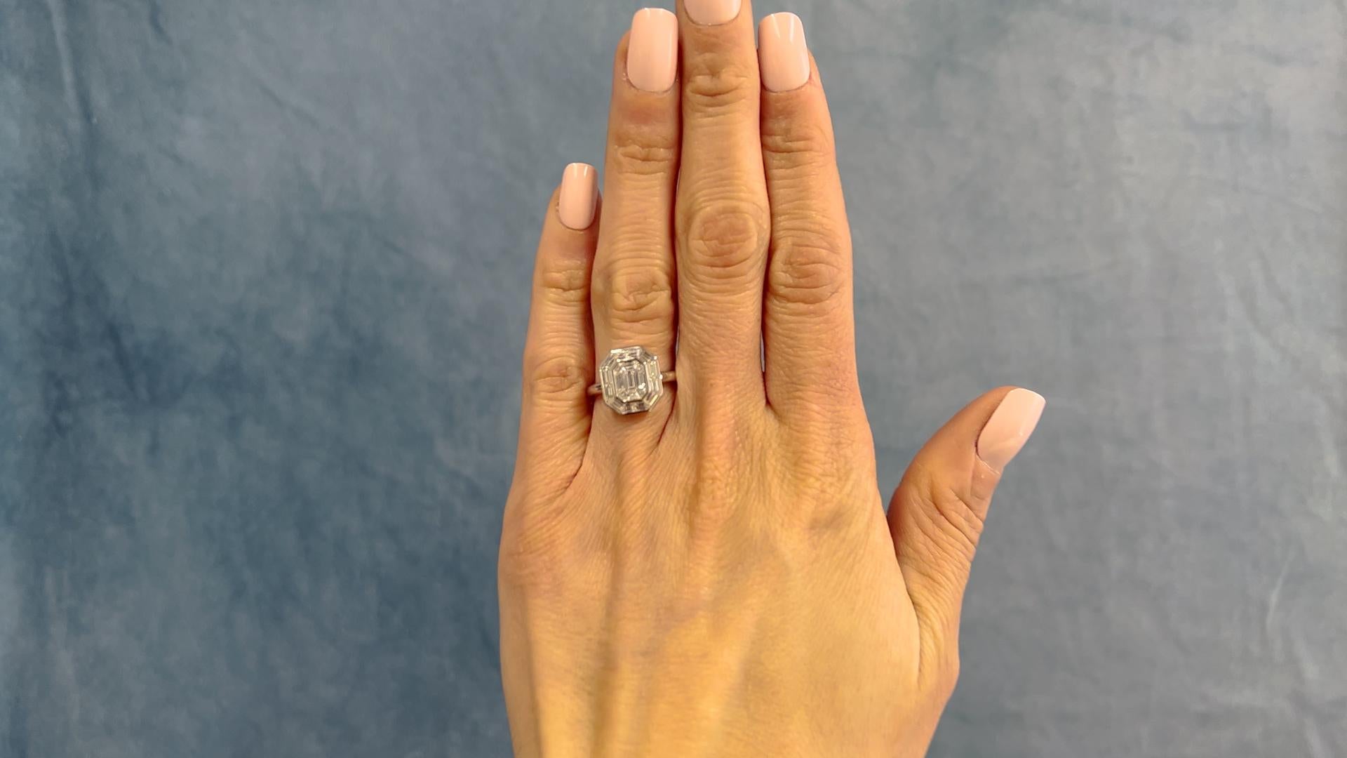 Ein Diamant 18k Weißgold unsichtbar Set Ring. Mit 21 gemischt geschliffenen Diamanten mit einem Gesamtgewicht von ca. 1,10 Karat, farblos, VVS-VS Reinheit. Gefertigt aus 18 Karat Weißgold mit Reinheitszeichen. Circa 2010. Der Ring hat die Größe 7