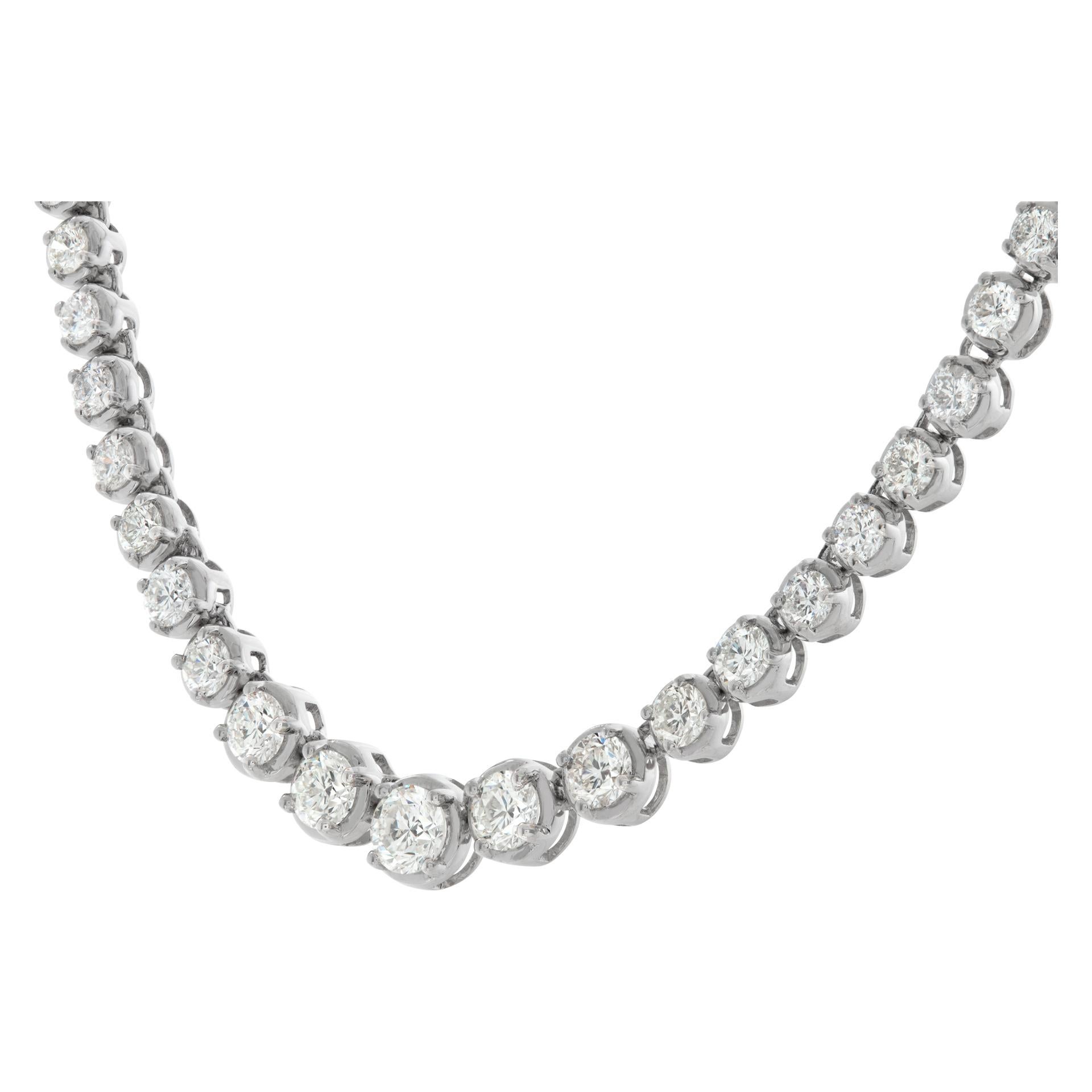 Collier ligne en or blanc 18k avec diamants Excellent état - En vente à Surfside, FL