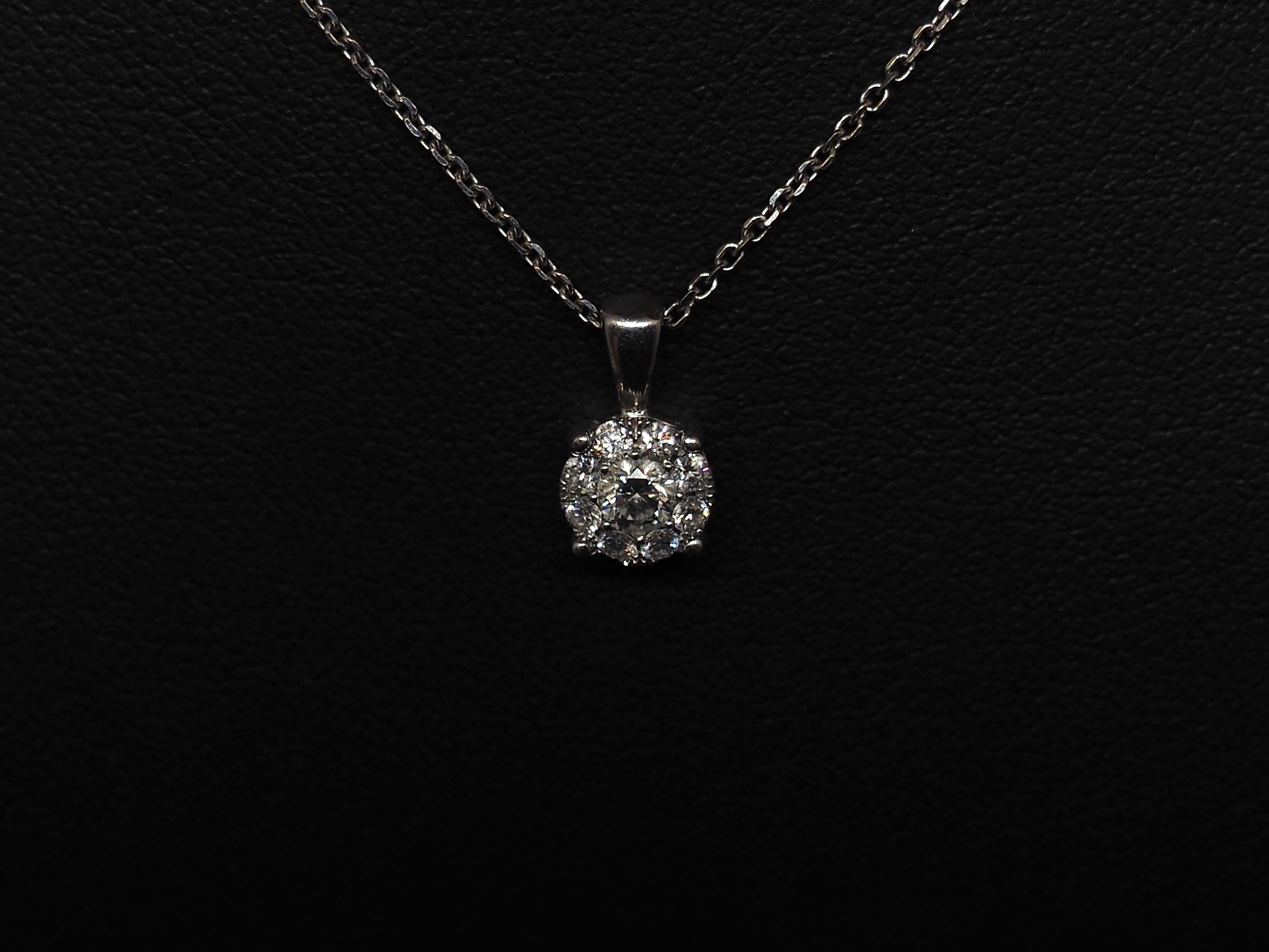 Diamond Pendant Necklace 18 Katat
Add a touch of sparkle and shine to any outfit with this beautiful 18k gold chain. Crafted from solid 18k gold, this chain necklace is thinner in design making it perfect for layering or solo wear. 
The sparkling