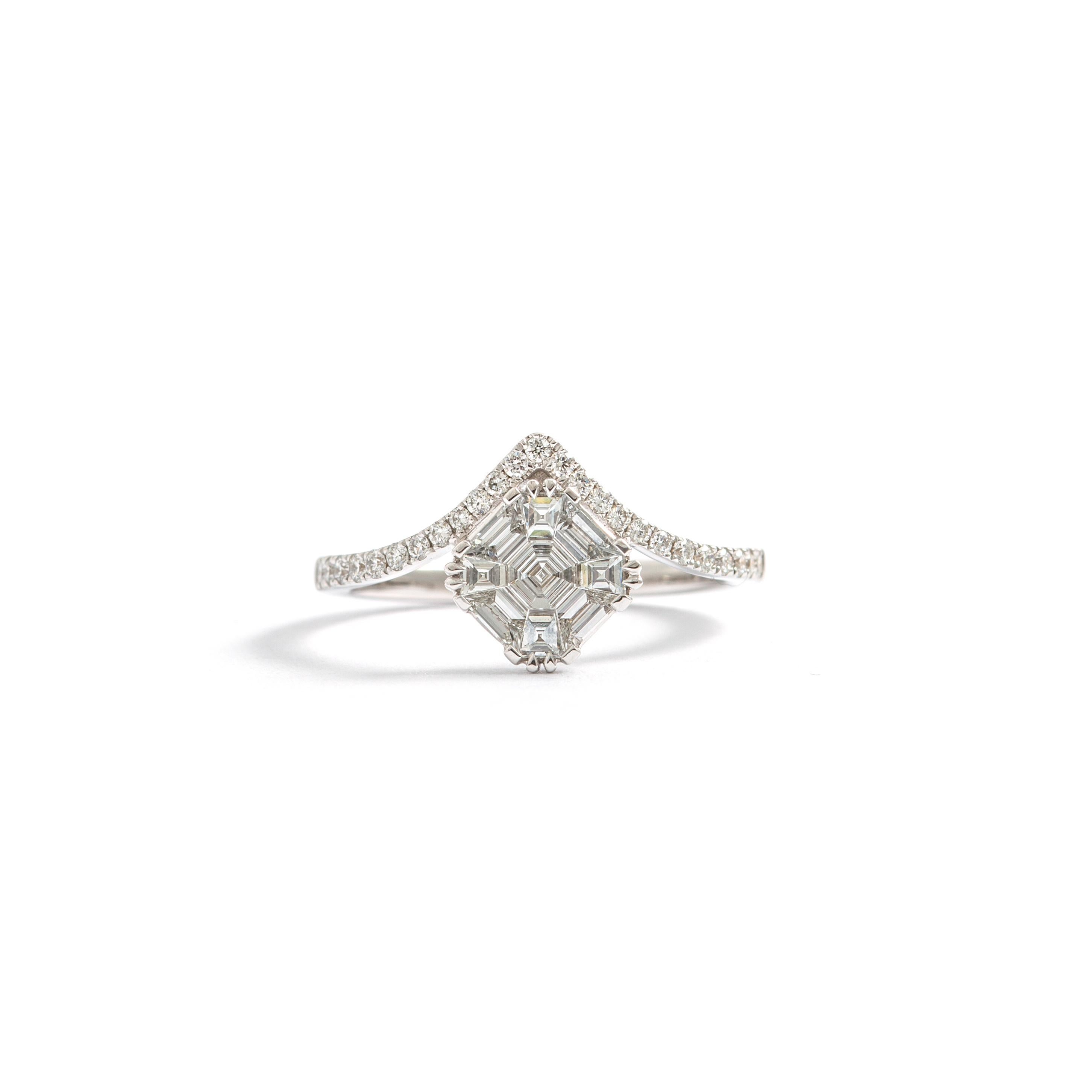 Round Cut Diamond 18K white Gold Ring For Sale