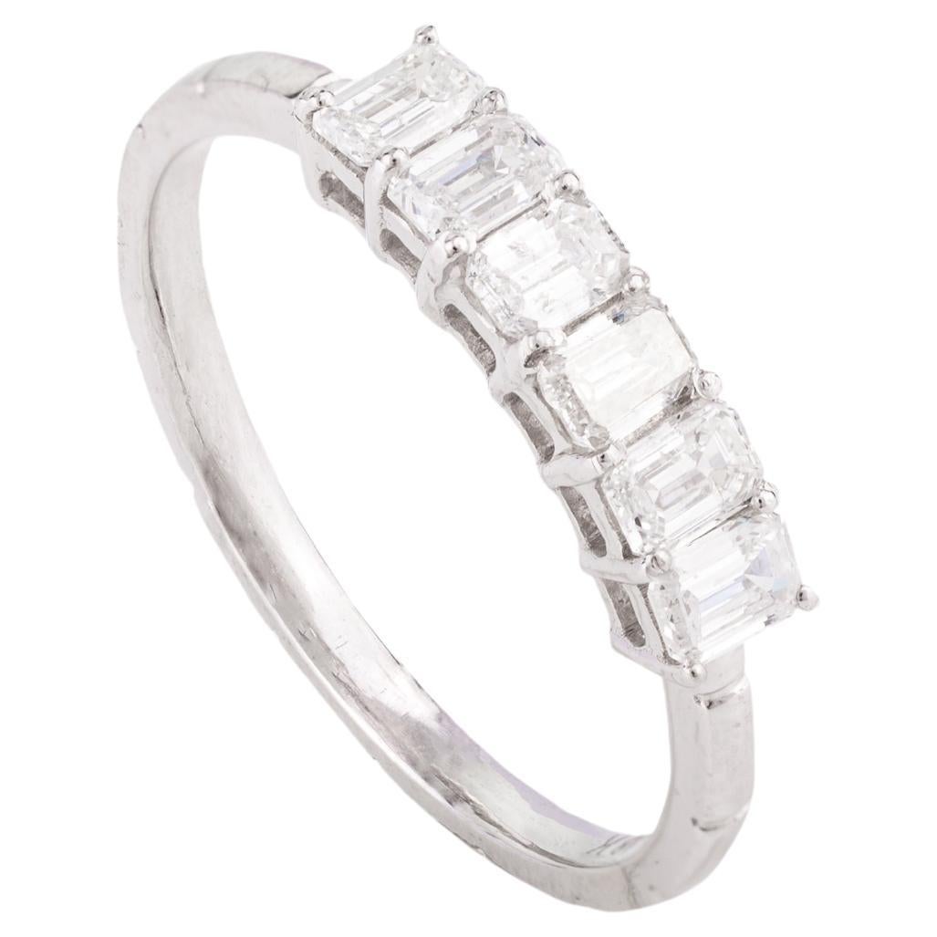 Im Angebot: Stapelbarer Verlobungsring mit Diamanten aus 18 Karat Weißgold für Damen ()