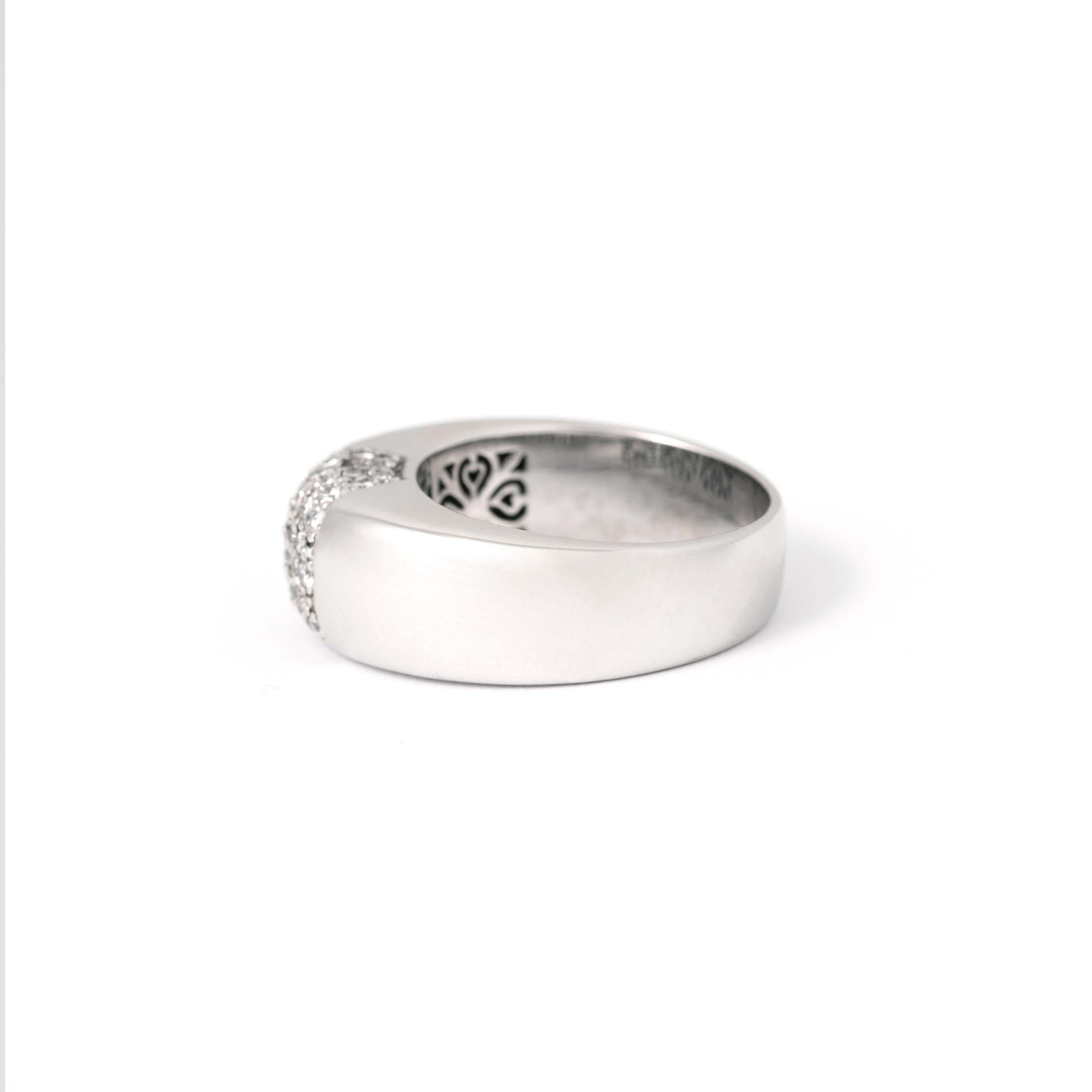 Diamant 18K Weißer Ring.
Bruttogewicht: 9,34 Gramm.