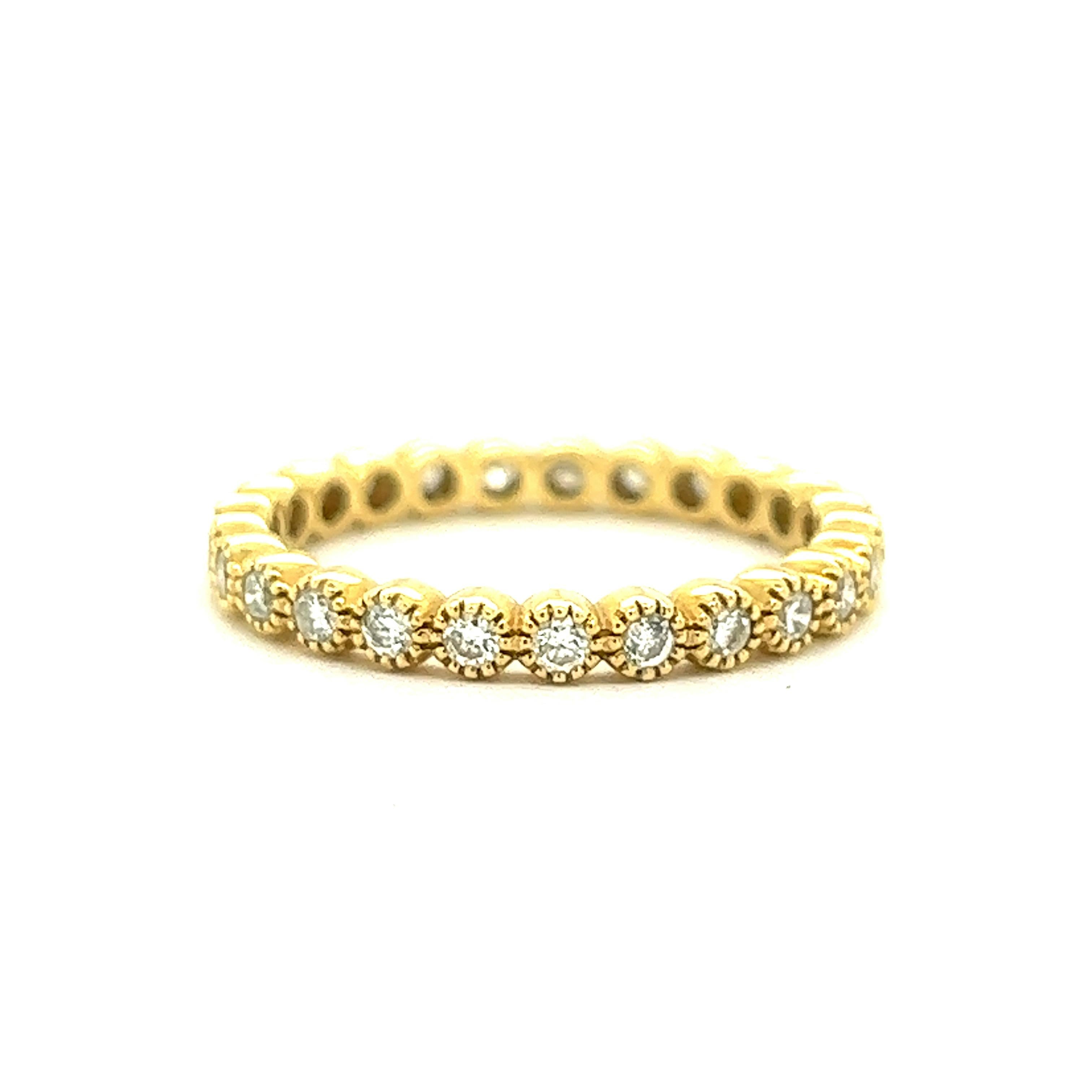 Diamond 18k Yellow Gold Band Ring  In Excellent Condition For Sale In New York, NY