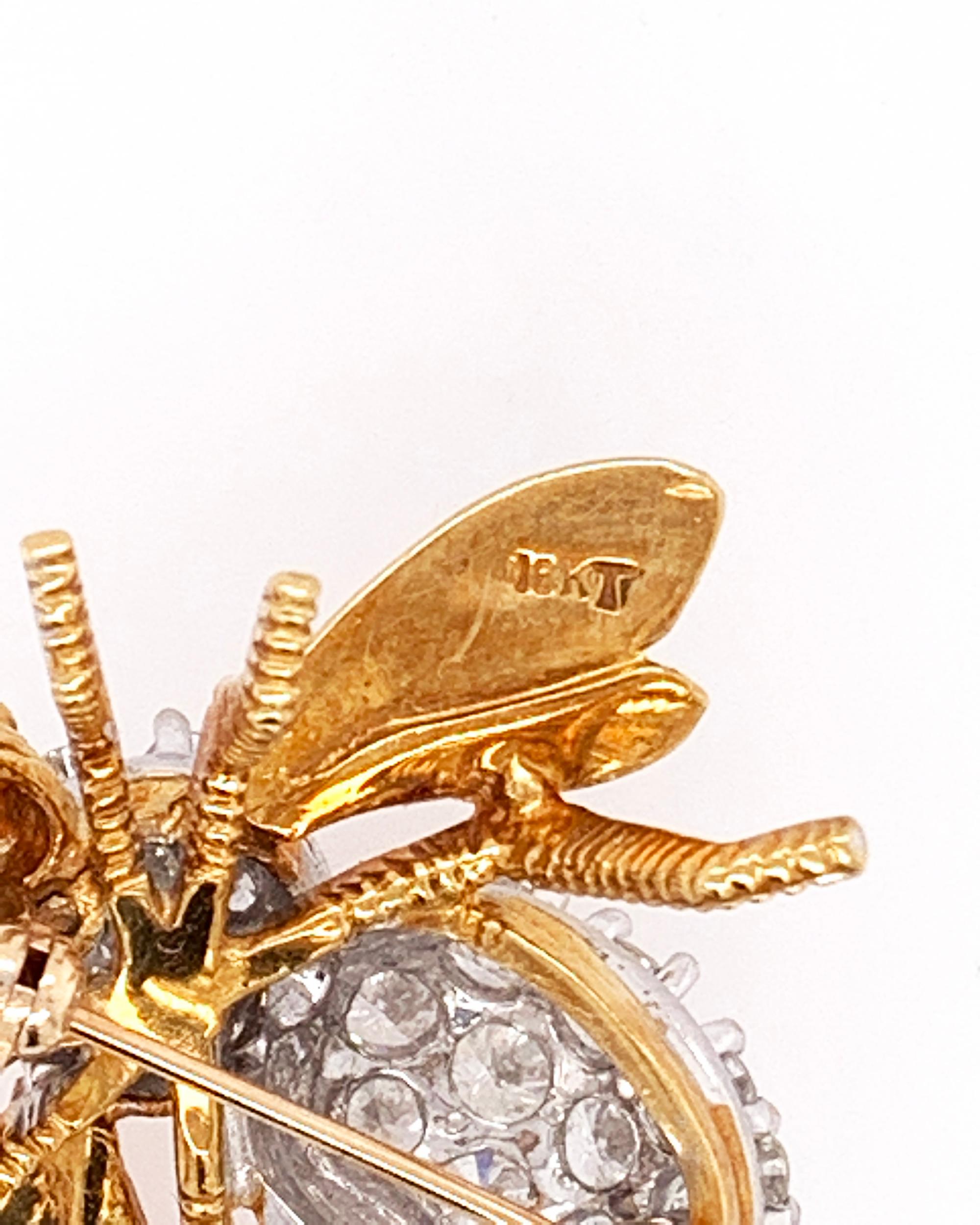 Diamond 18k Yellow Gold Bee Brooch In Excellent Condition For Sale In New York, NY