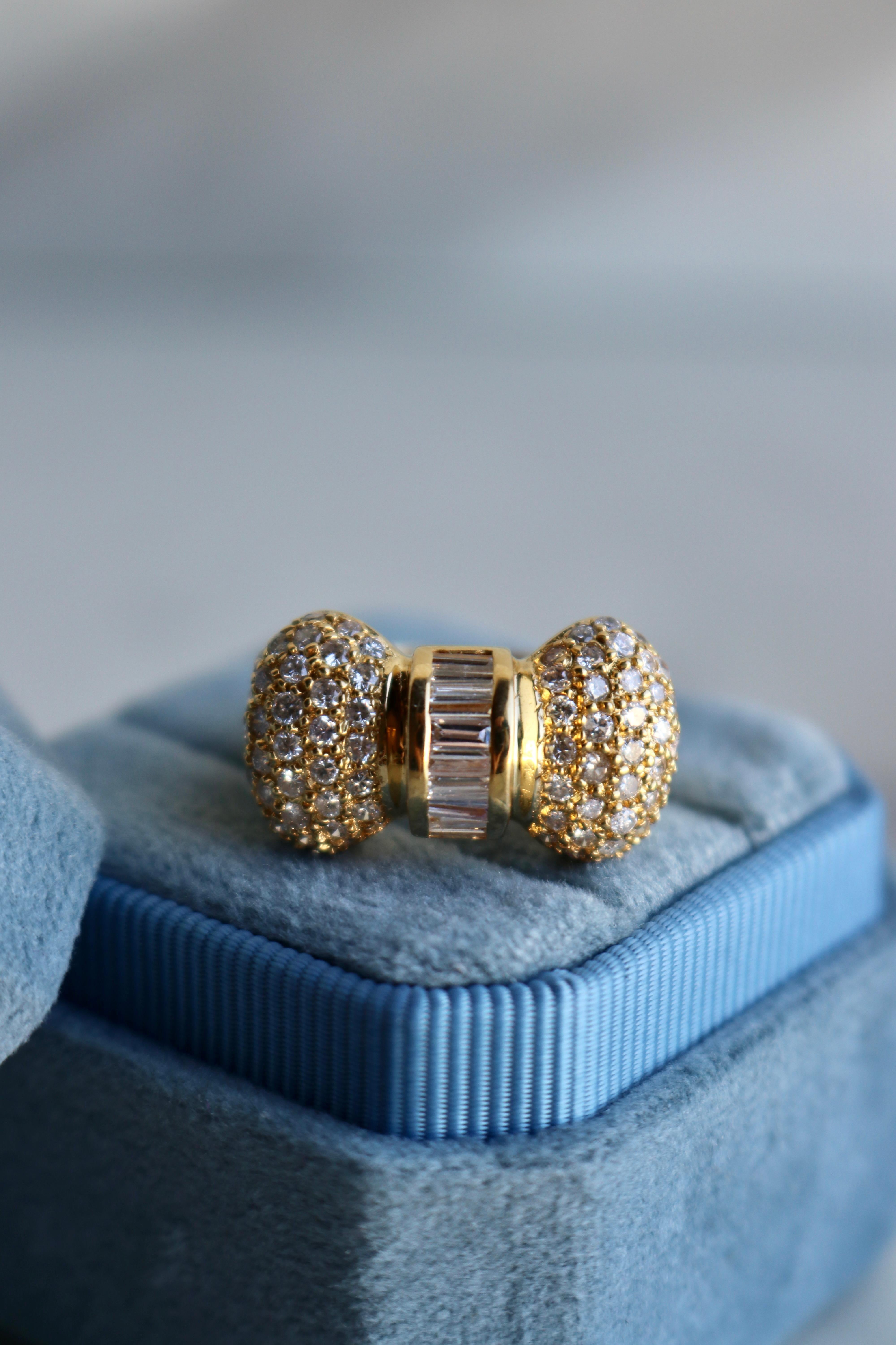 Women's or Men's Diamond 18k Yellow Gold Bow Ring For Sale