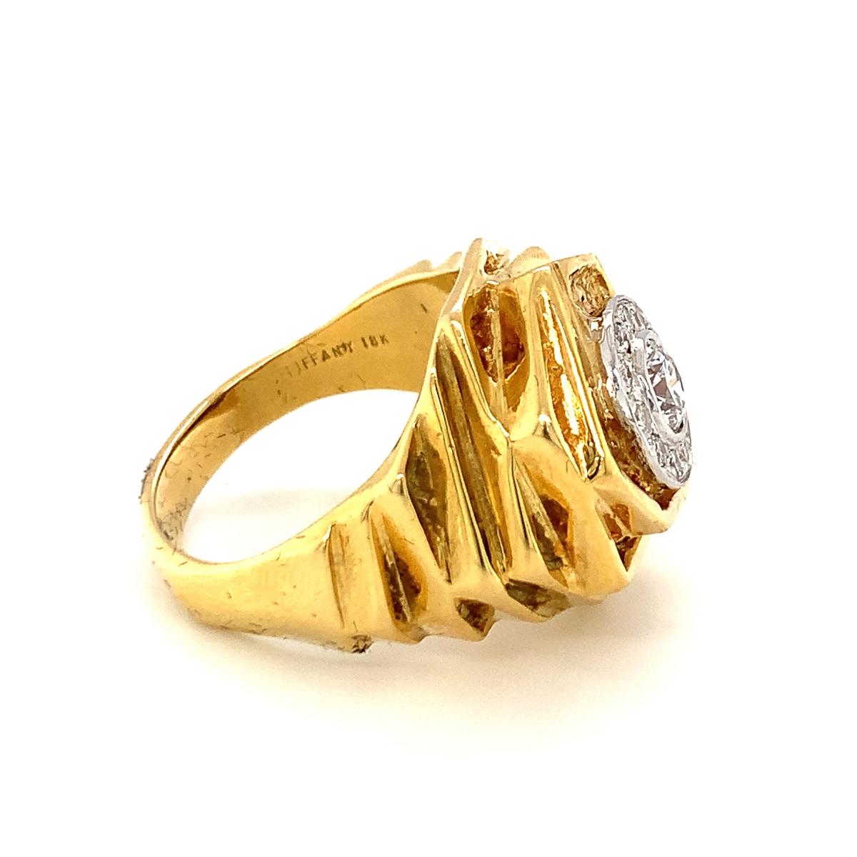 Diamond 18K Yellow Gold Cocktail Ring, circa 1970s In Good Condition For Sale In Beverly Hills, CA