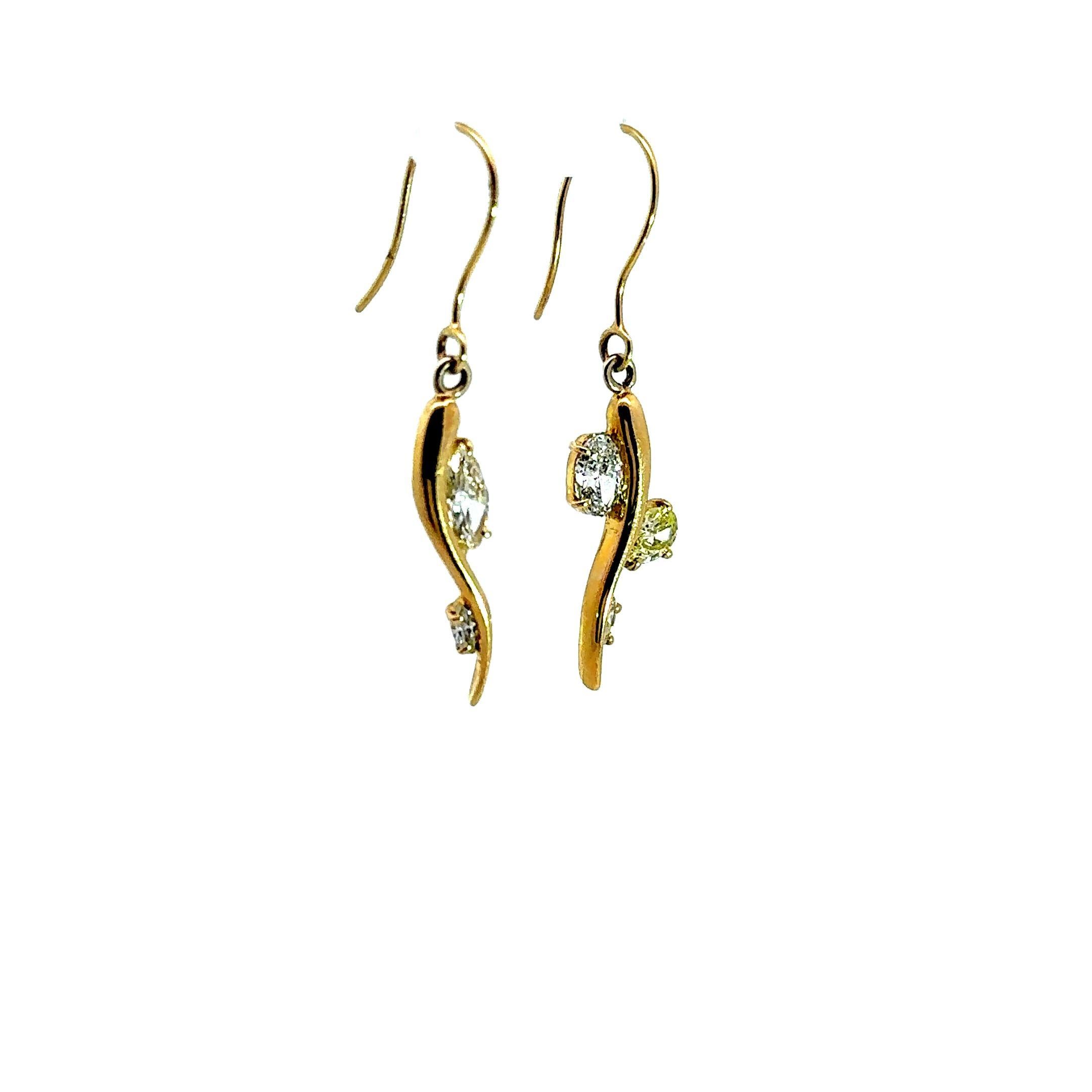 Taglio misto Orecchini a gancio con diamante in oro giallo 18k in vendita