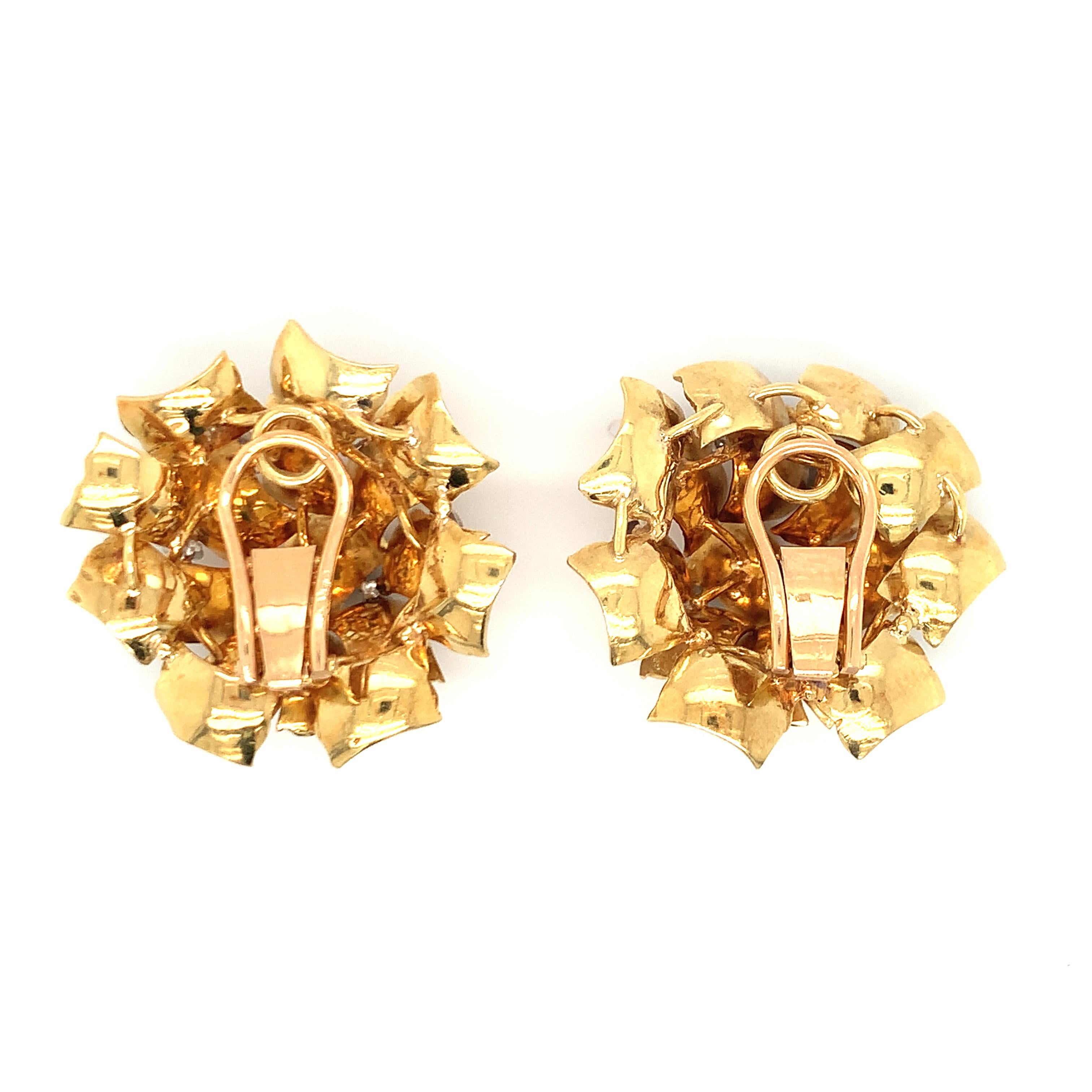 Round Cut Diamond 18K Yellow Gold Earclips For Sale