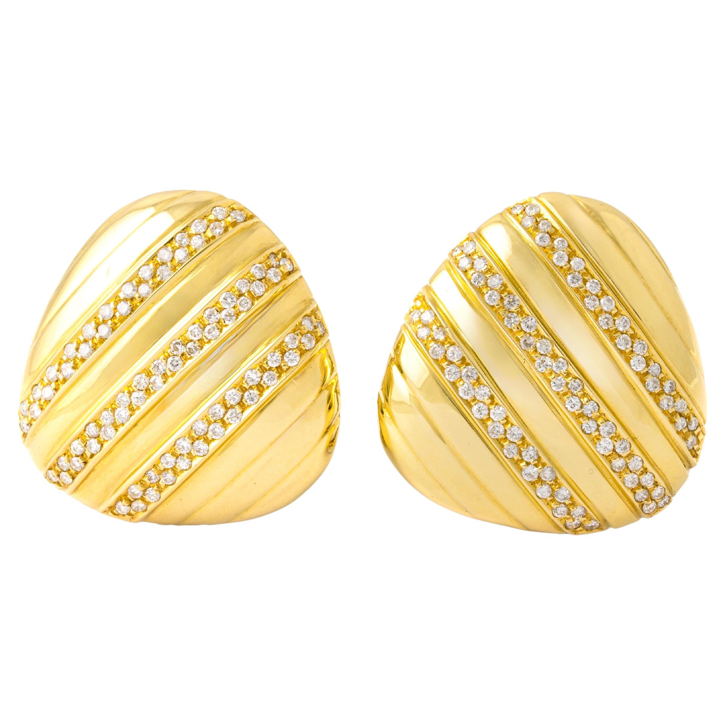Boucles d'oreilles en or jaune 18K avec diamants en vente