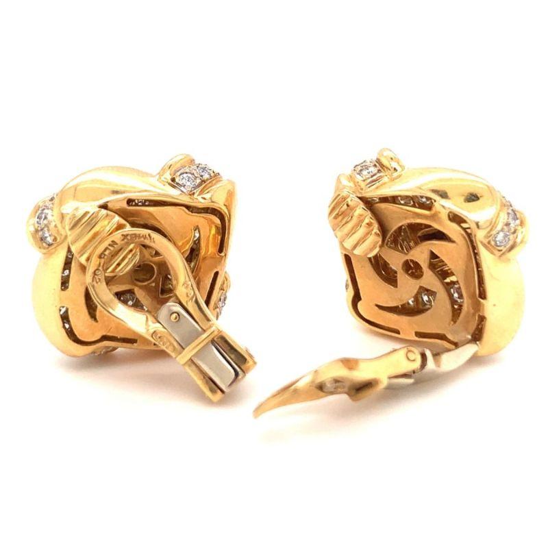One pair of diamond 18K yellow gold knot earclips featuring 72 round brilliant cut diamonds totaling 2.25 ct. With rich toned, high polish finish. Circa 1960s.

Shining, crafted, versatile.

Additional information:
Metal: 18K yellow gold
Gemstone: