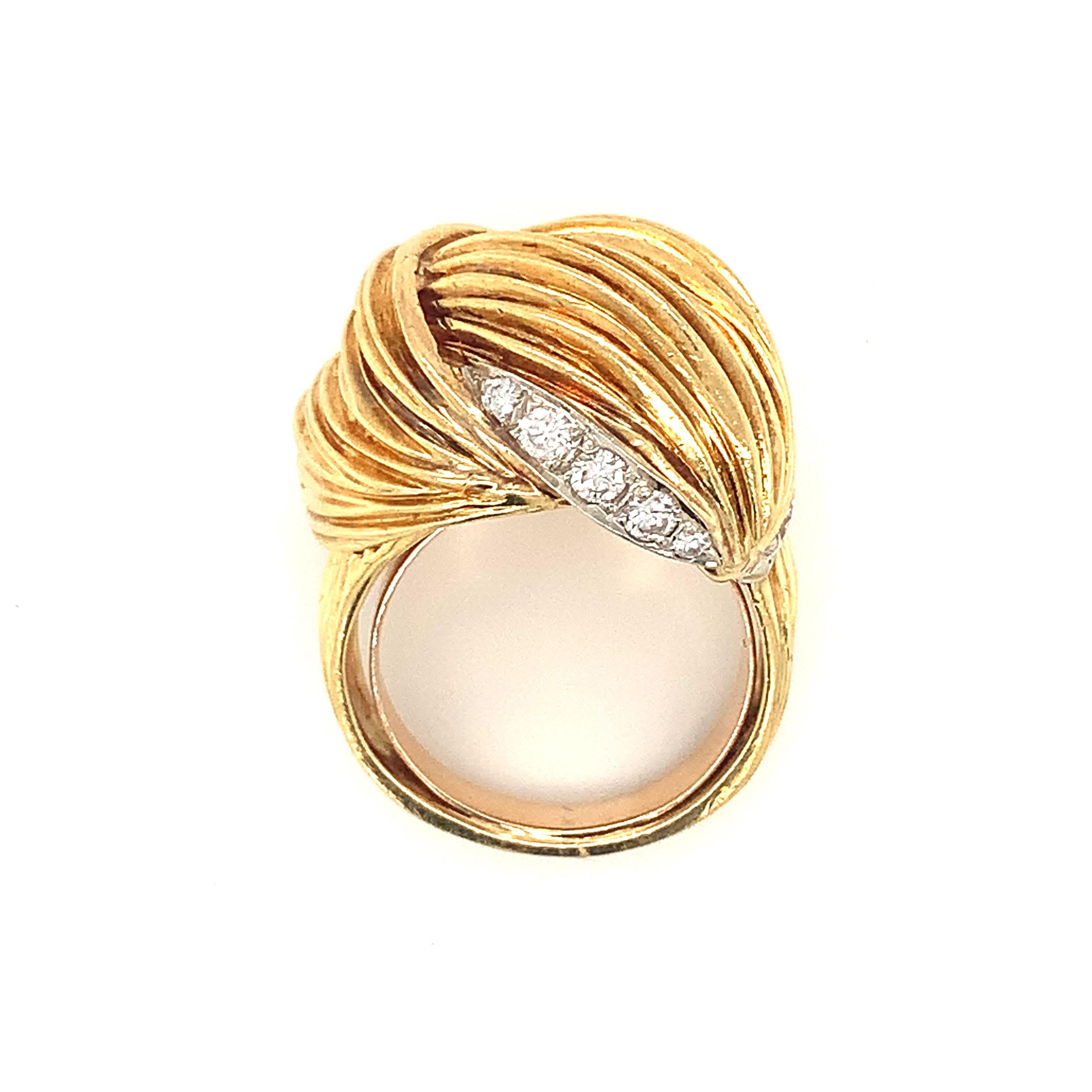 Diamond 18K Yellow Gold Knot Ring In Good Condition For Sale In Beverly Hills, CA