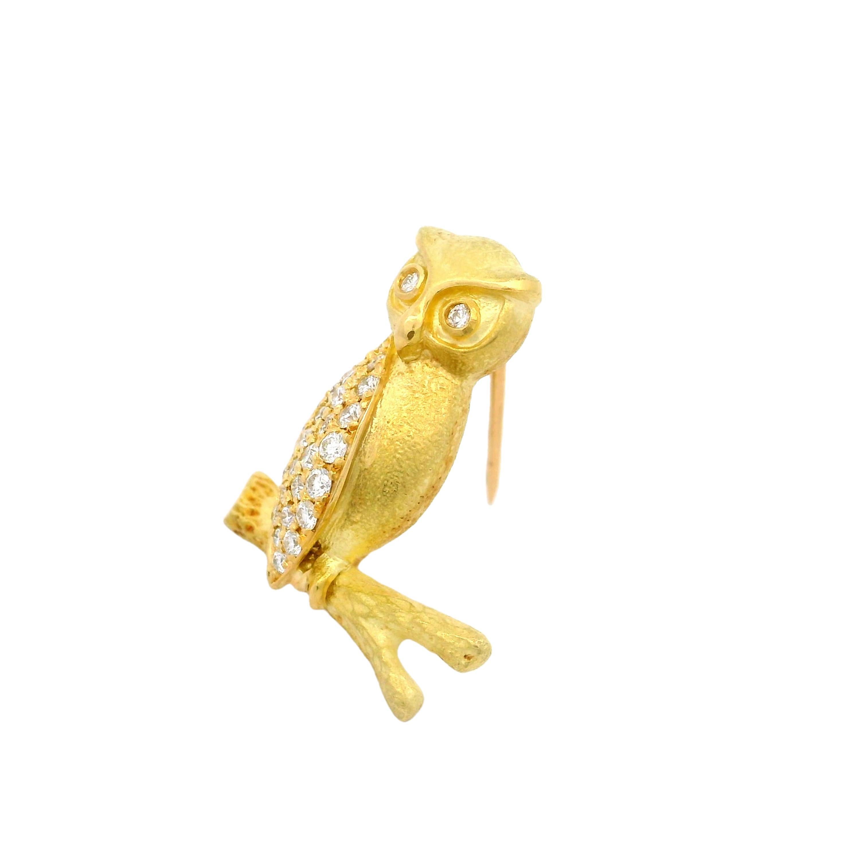 Contemporain Broche hibou en or jaune 18k avec diamants en vente