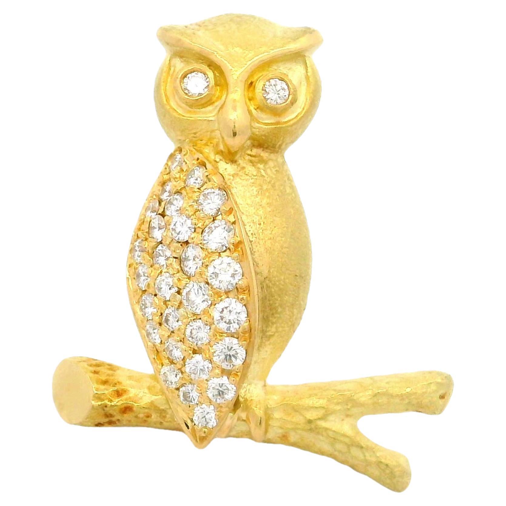 Broche hibou en or jaune 18k avec diamants