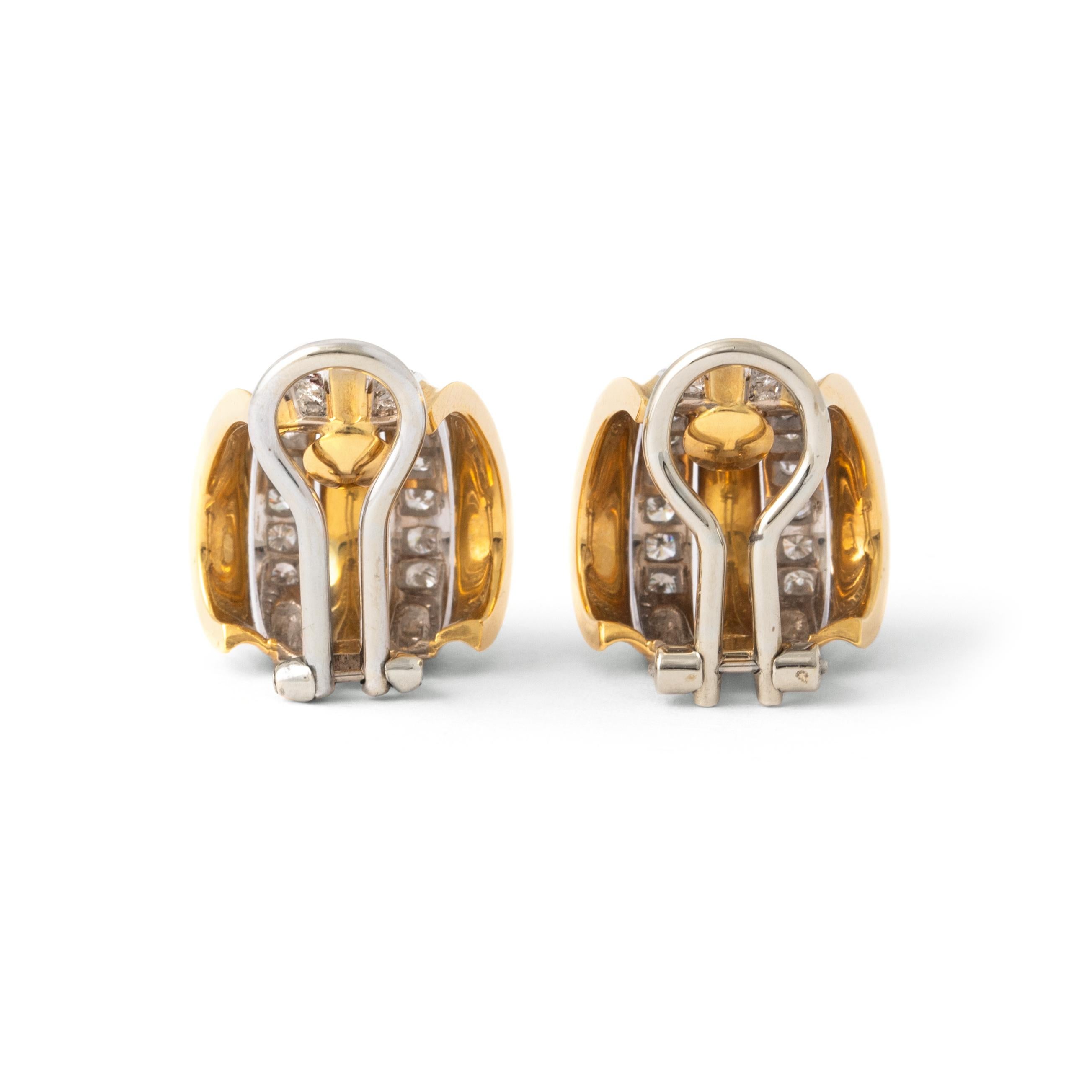 Boucles d'oreilles en or 18K jaune et blanc avec diamants Bon état - En vente à Geneva, CH