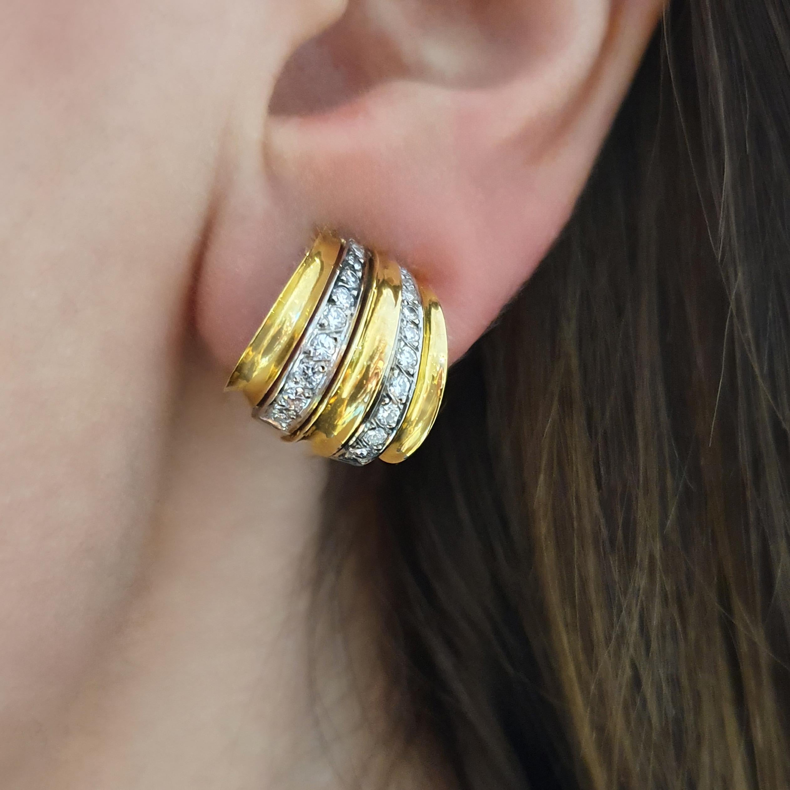 Boucles d'oreilles en or 18K jaune et blanc avec diamants Unisexe en vente