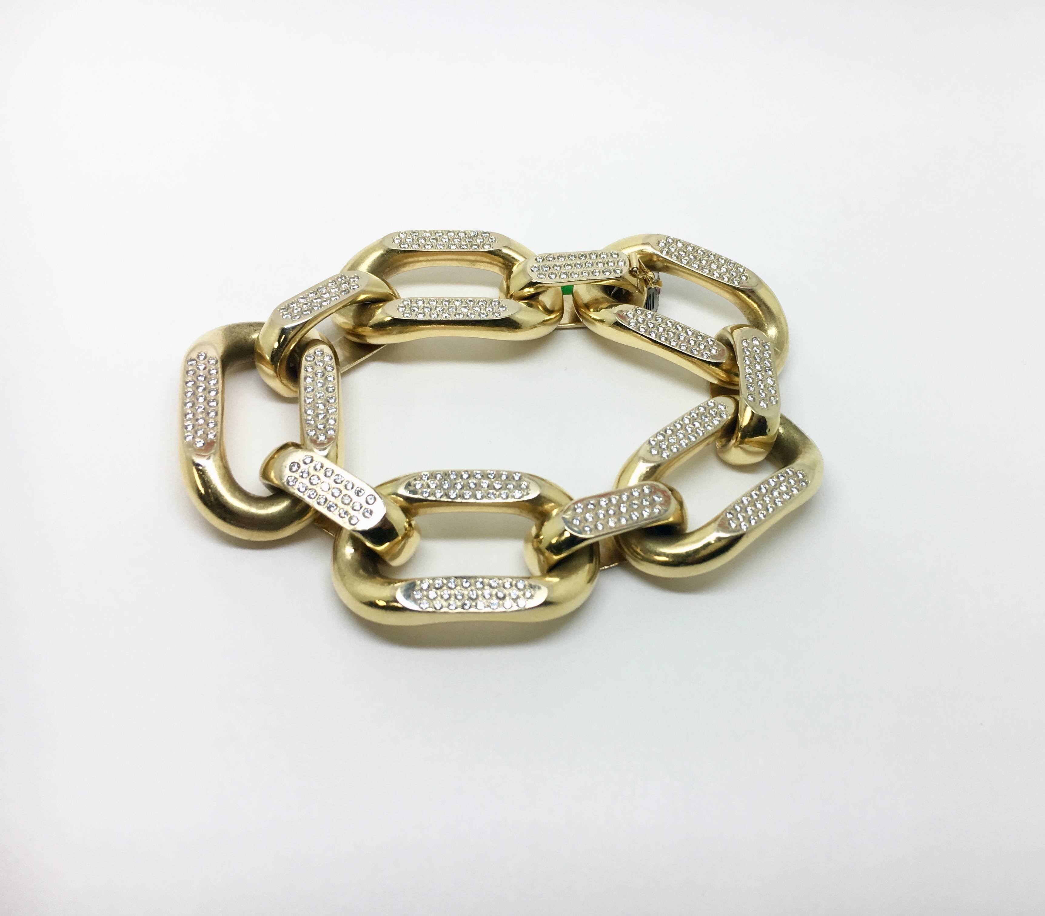 Diamond link bracelet in 18 Karat Gold  In Excellent Condition For Sale In Ottawa, Ontario