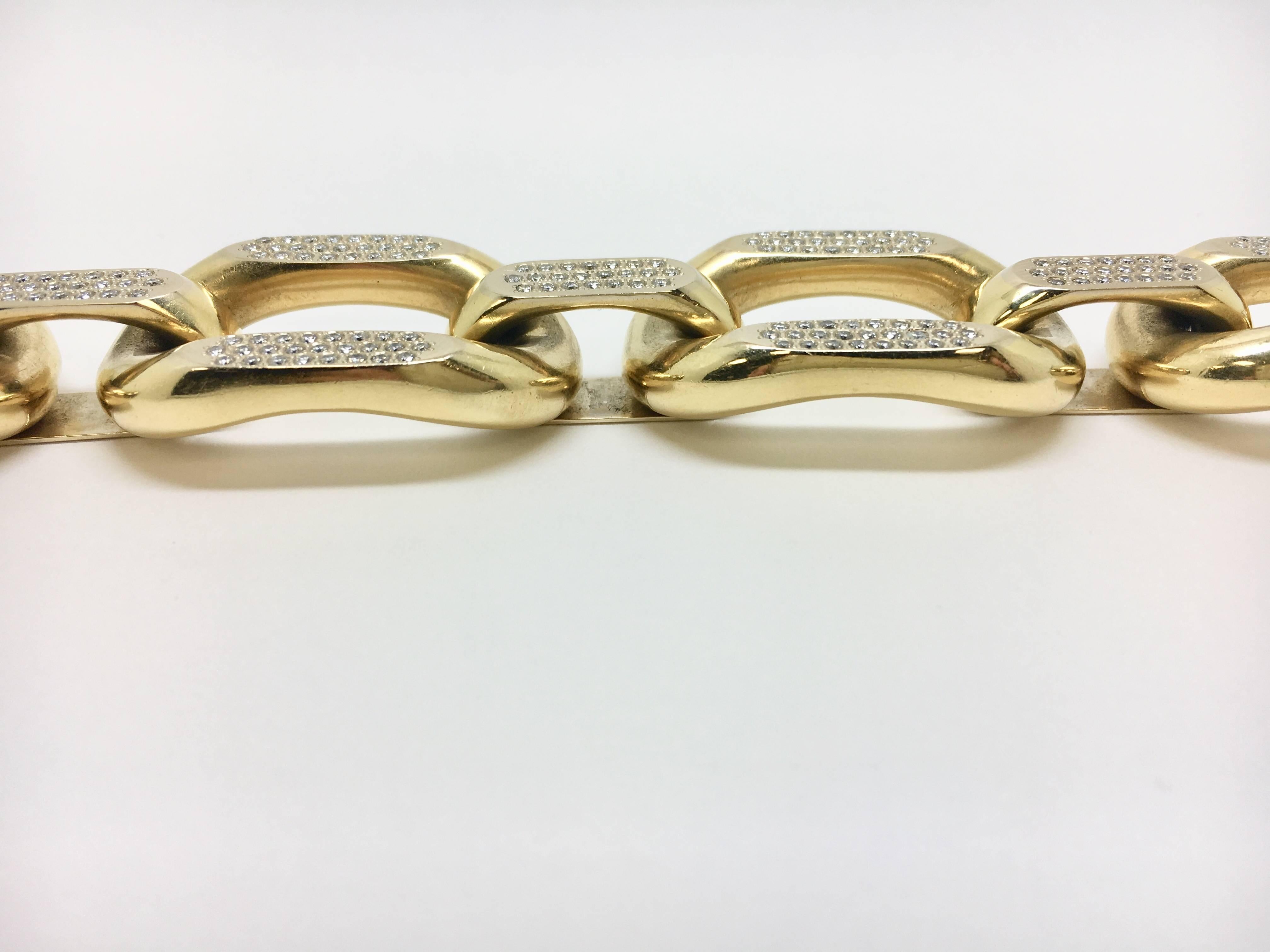 Diamond link bracelet in 18 Karat Gold  For Sale 1