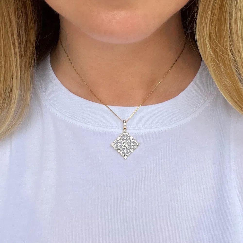 Collana con ciondolo vintage con diamante e pizzo in oro a 2 toni In condizioni ottime in vendita a Montreal, QC