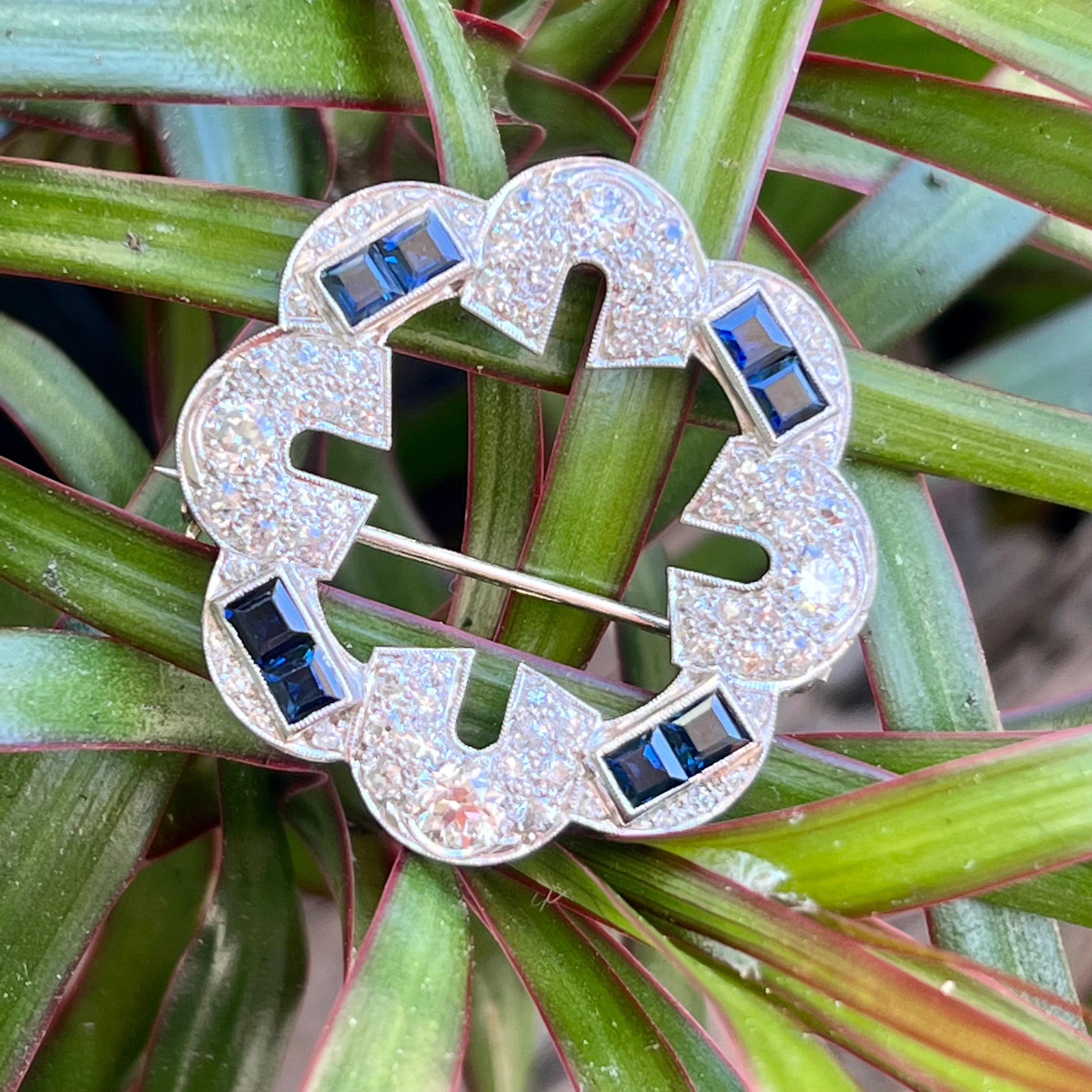 Diamond  2.0 Carats and Sapphire Platinum Art Deco Circular Brooch In Excellent Condition For Sale In Berkeley, CA