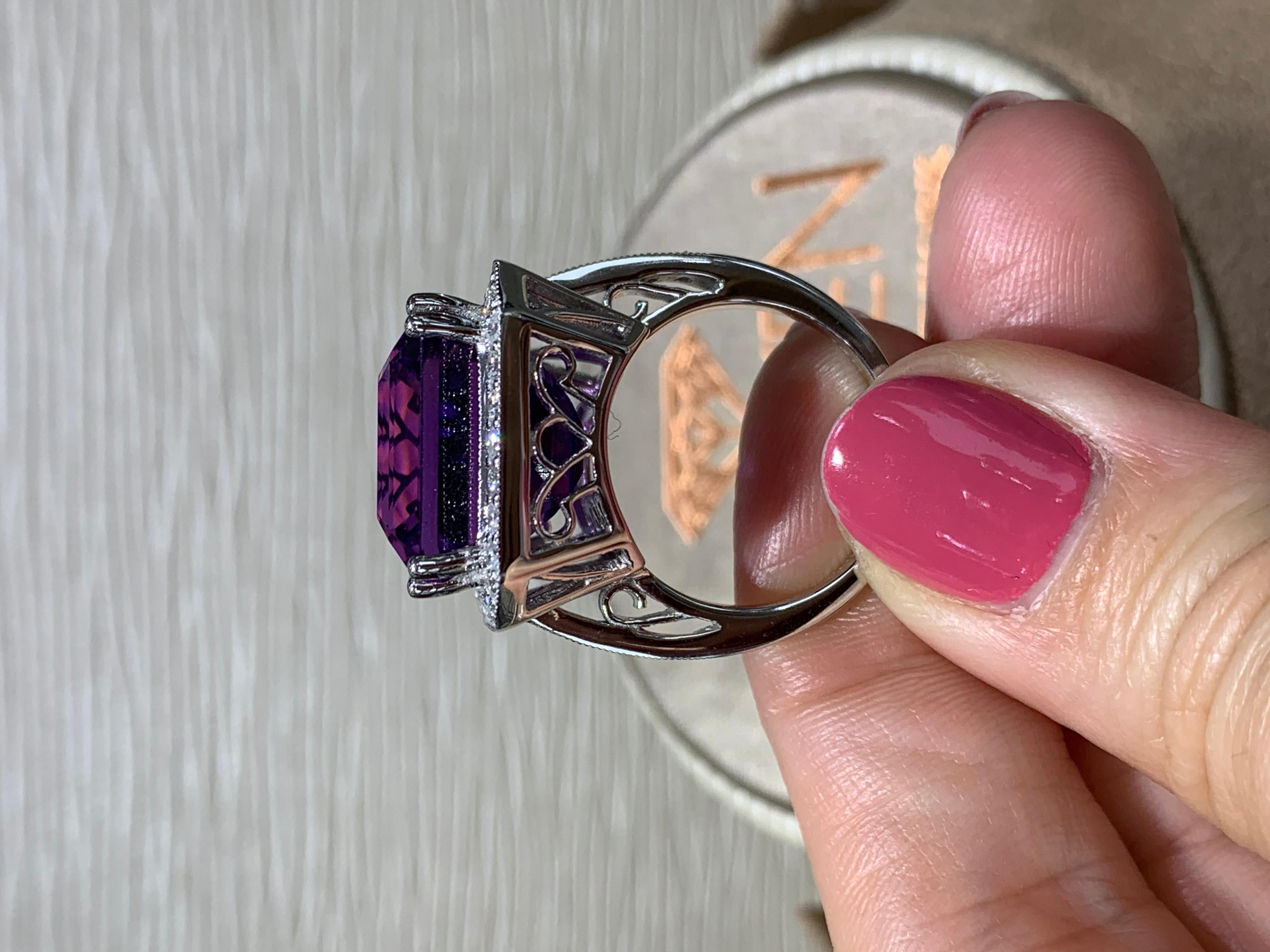 Diamond 21.25 Carat Amethyst & Gold Cocktail Ring In New Condition In New York, NY