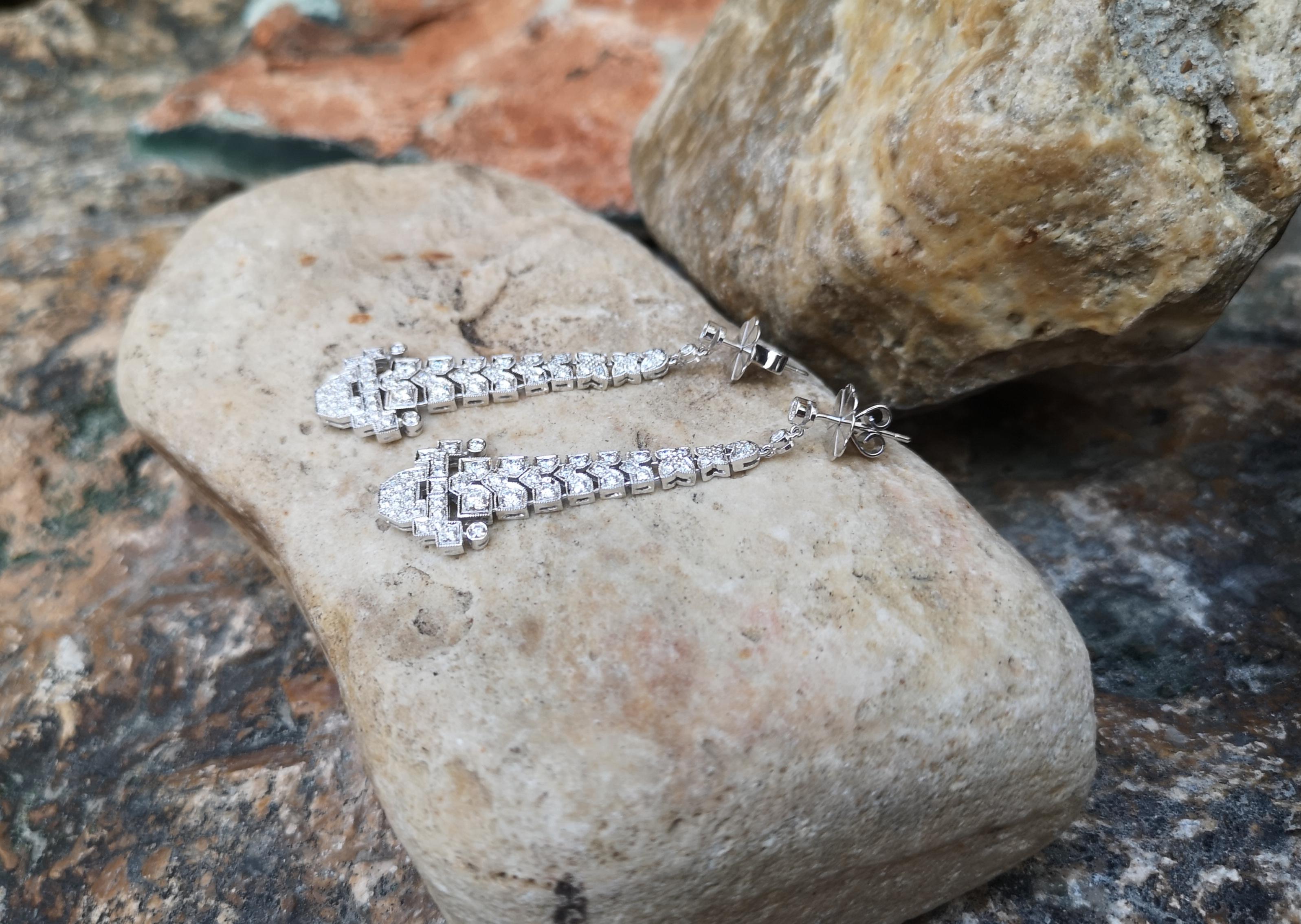 Diamond 2.14 Carat Earrings Set in 18 Karat White Gold Settings In New Condition For Sale In Bangkok, TH