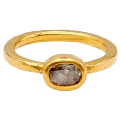 Diamant-Ring aus 22 Karat Gelbgold mit Lünettenfassung