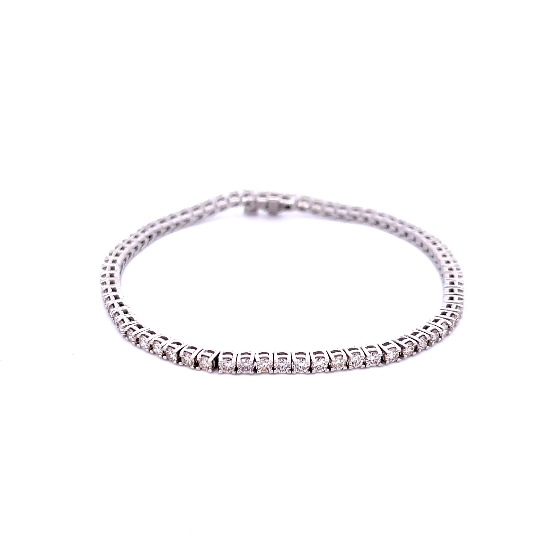 Round Cut Diamond 2.82ctw Tennis Bracelet in 14K White Gold For Sale