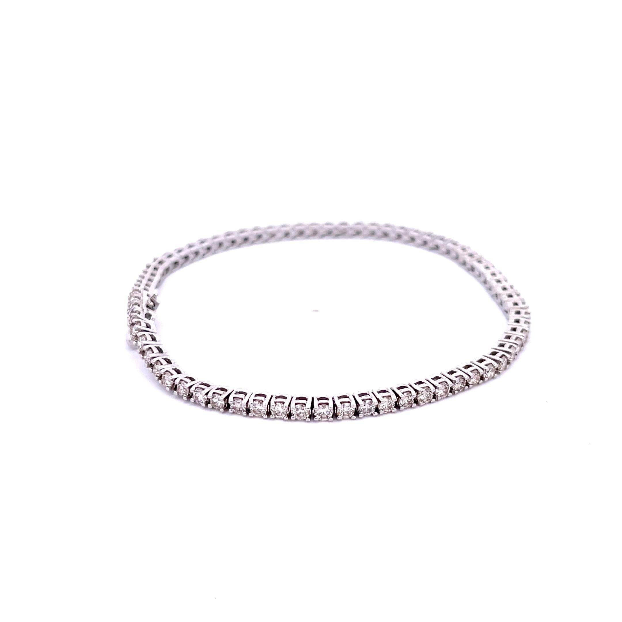 Women's or Men's Diamond 2.82ctw Tennis Bracelet in 14K White Gold For Sale