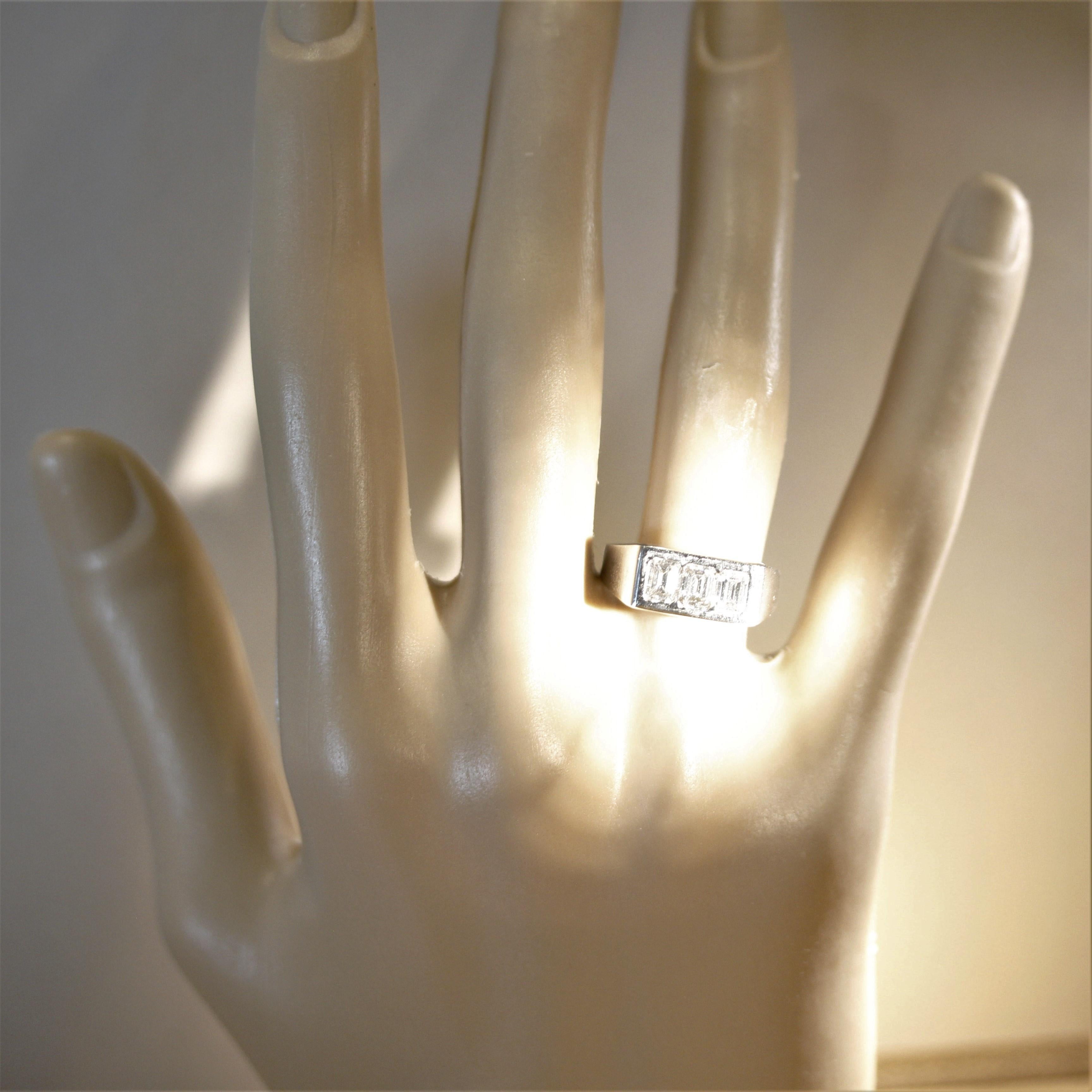 Diamond 3-Stone Emerald-Cut Gold Ring For Sale 1