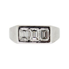 Anello in oro con diamante a 3 pietre e taglio smeraldo