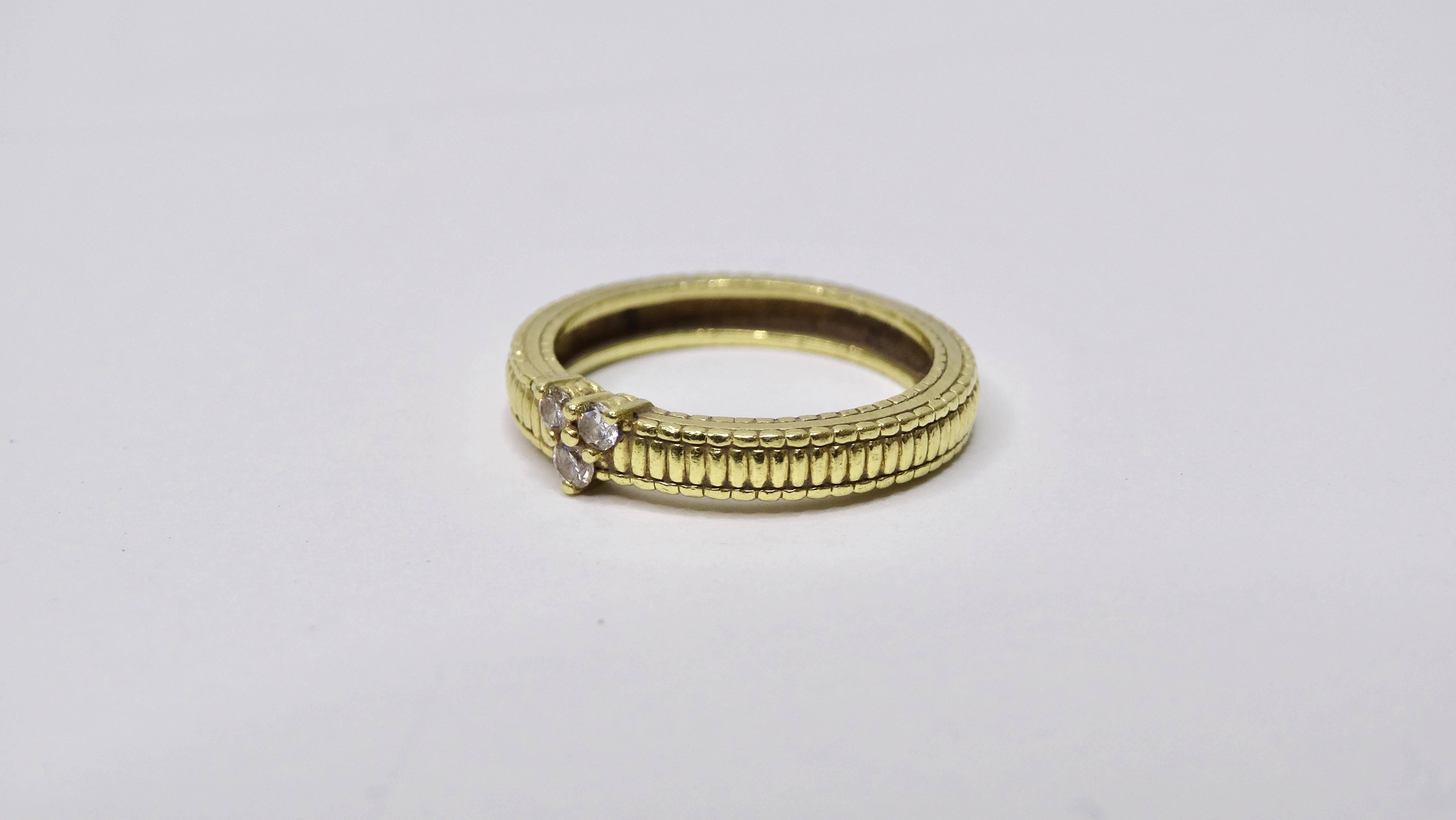 Round Cut Diamond 3-Stone Petite Gold Ring For Sale