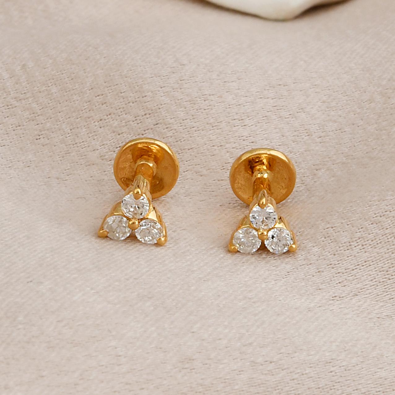 Moderne Clous d'oreilles Trio Triangle en or jaune 18 carats avec diamant et vis. en vente