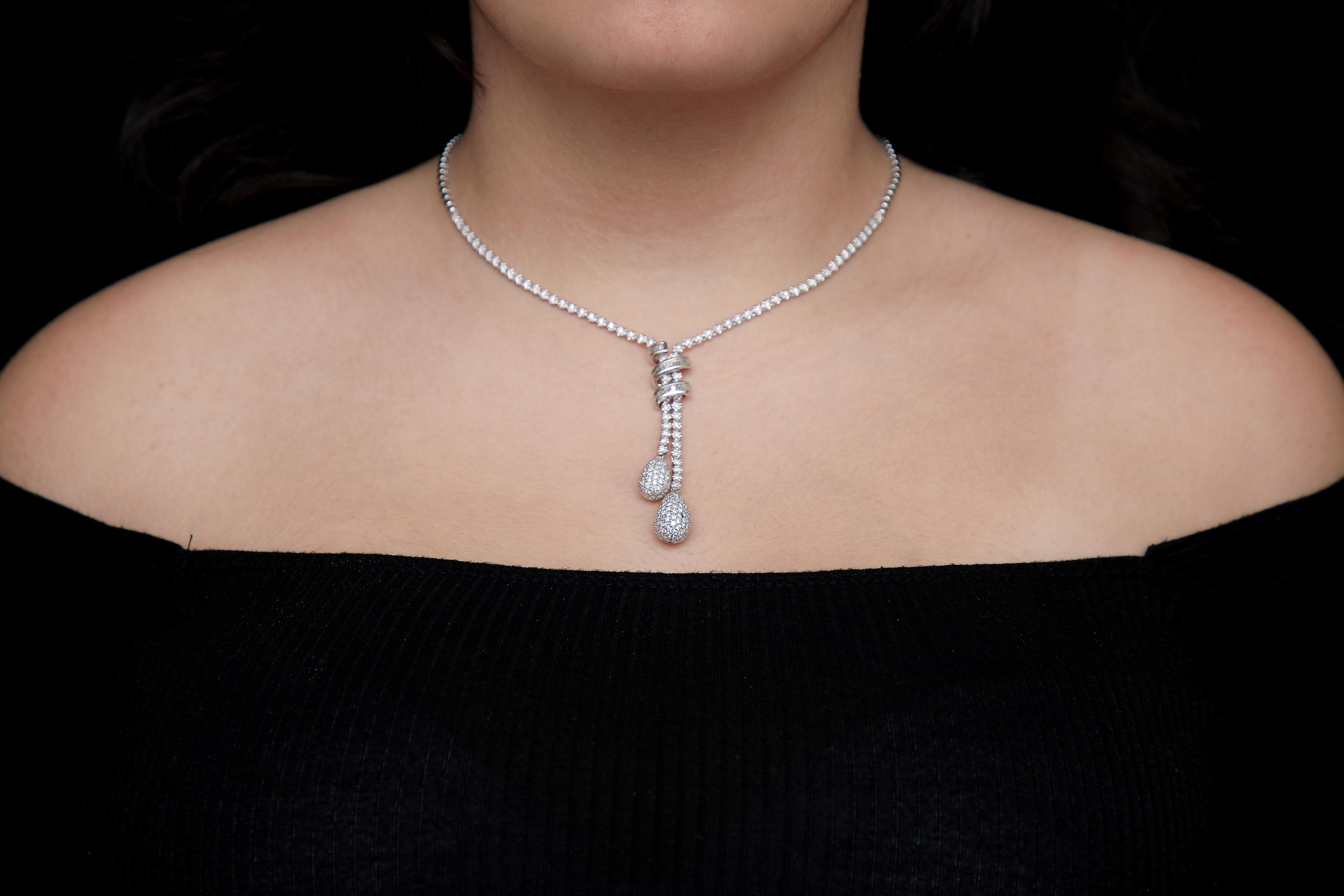 Diamond 3.70 Carat Pavé Pear Shape Diamond Necklace
Three dimensional pavé pear shape necklace creates a eye catching lariat. This exquisitely designed piece features a white gold beaded chain. About halfway around the neck the diamonds begin on the