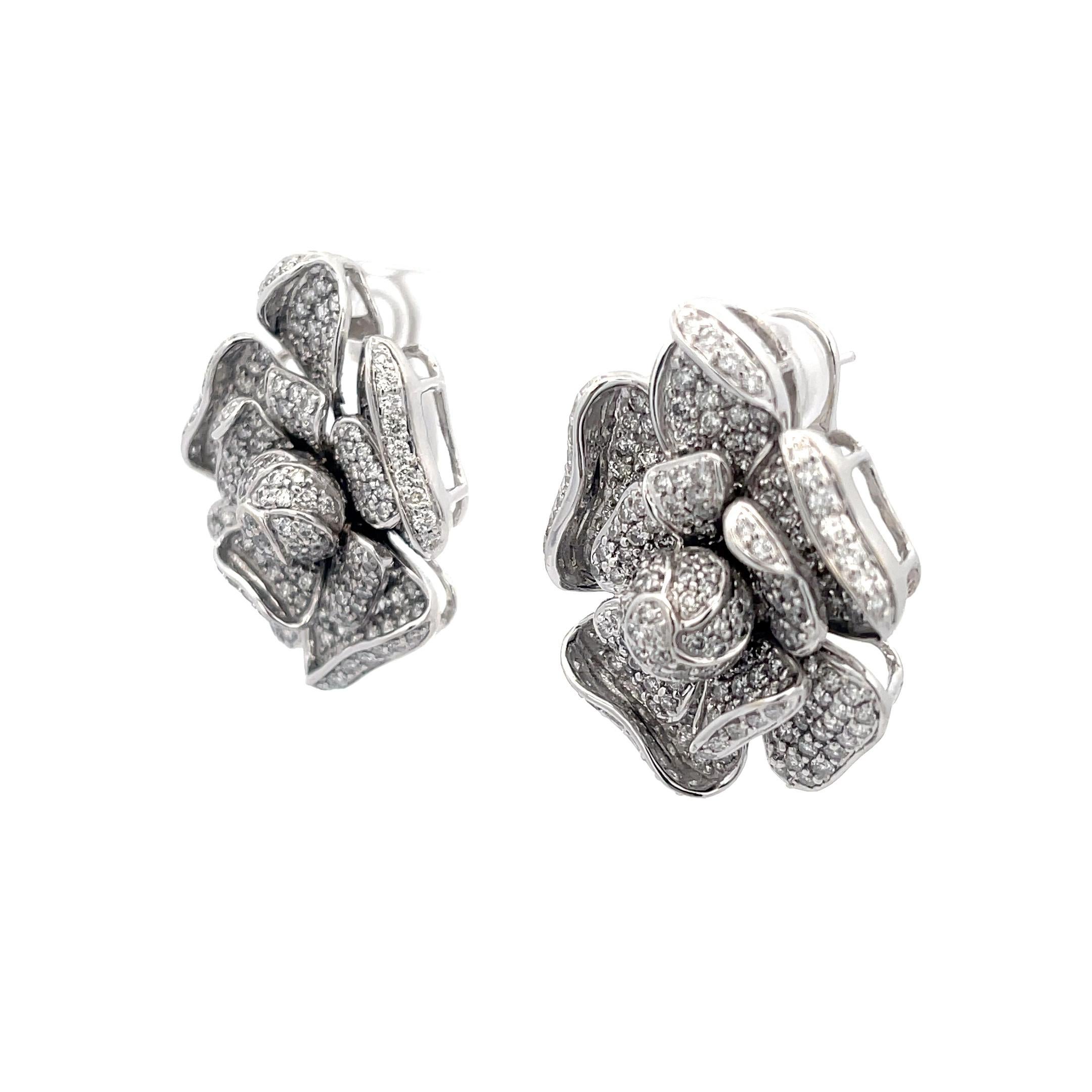 Round Cut Diamond '3.75ctw' Flower Earrings 18k White Gold For Sale