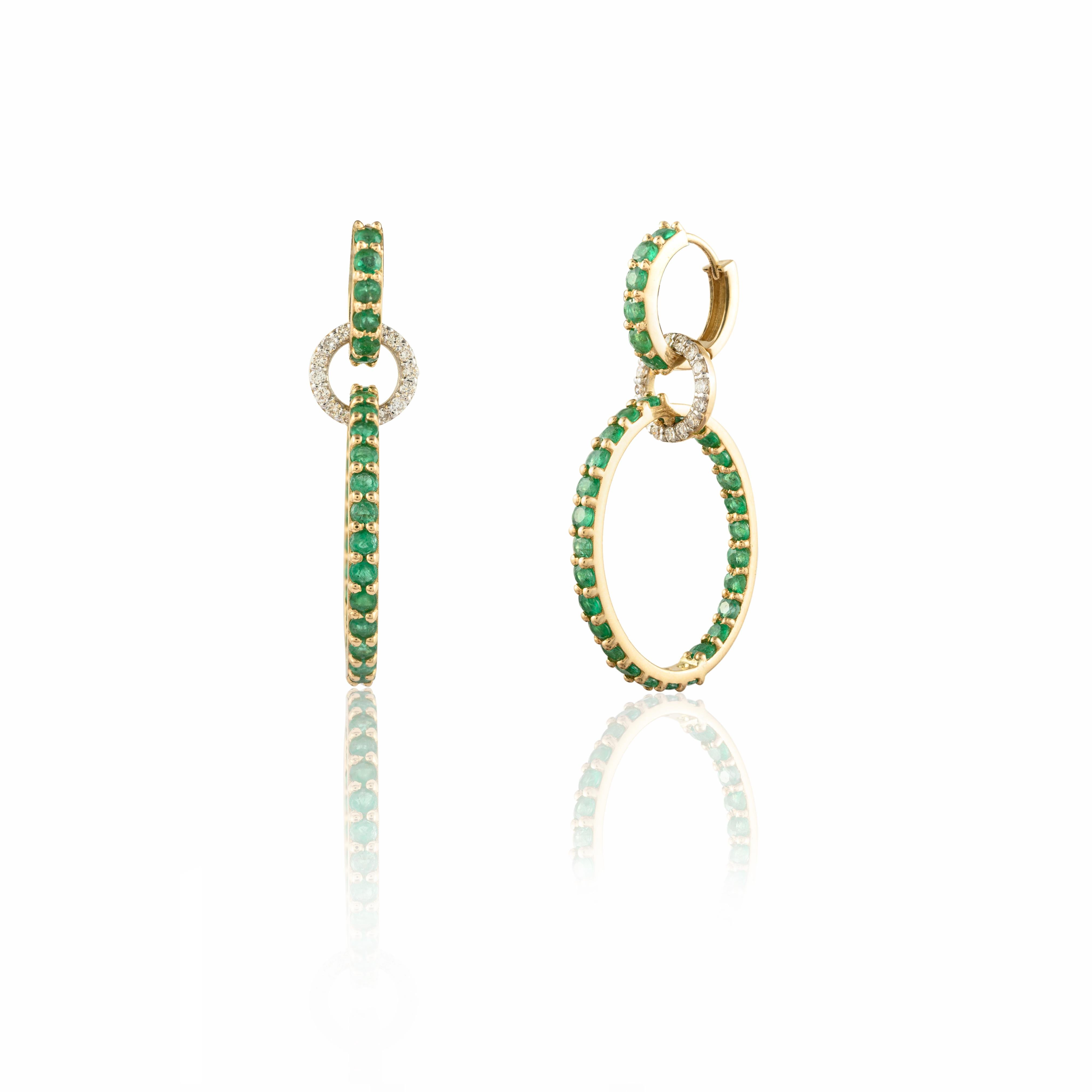 Diamond and 3.85 ct Emerald Linked Ring Dangle Earrings in 14K Solid Yellow Gold In New Condition For Sale In Houston, TX