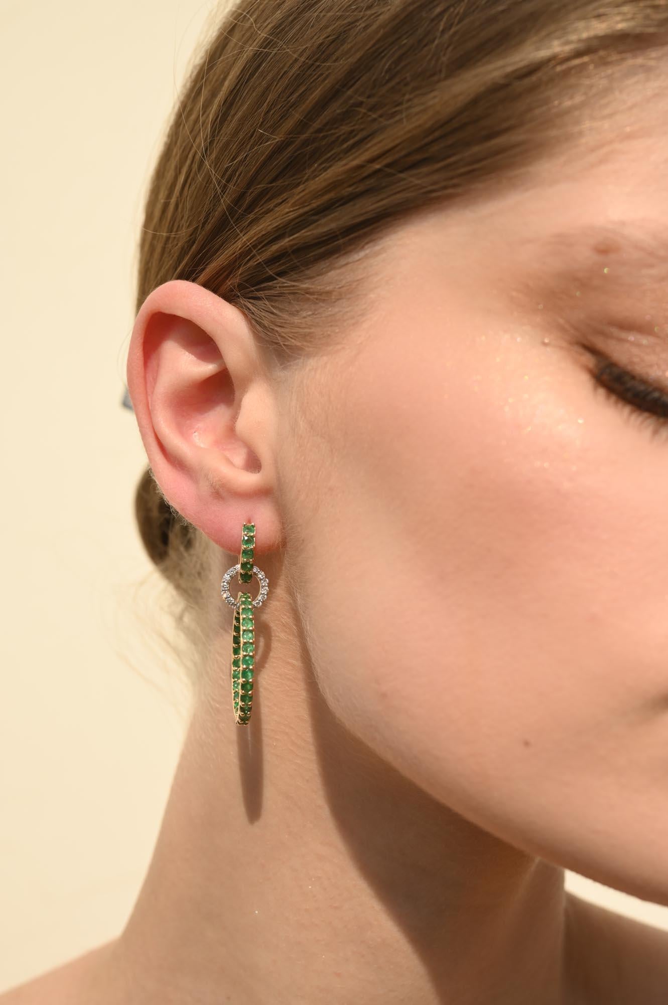 Boucles d'oreilles pendantes en or jaune 14K avec diamant et émeraude de 3,85 ct. Pour femmes en vente