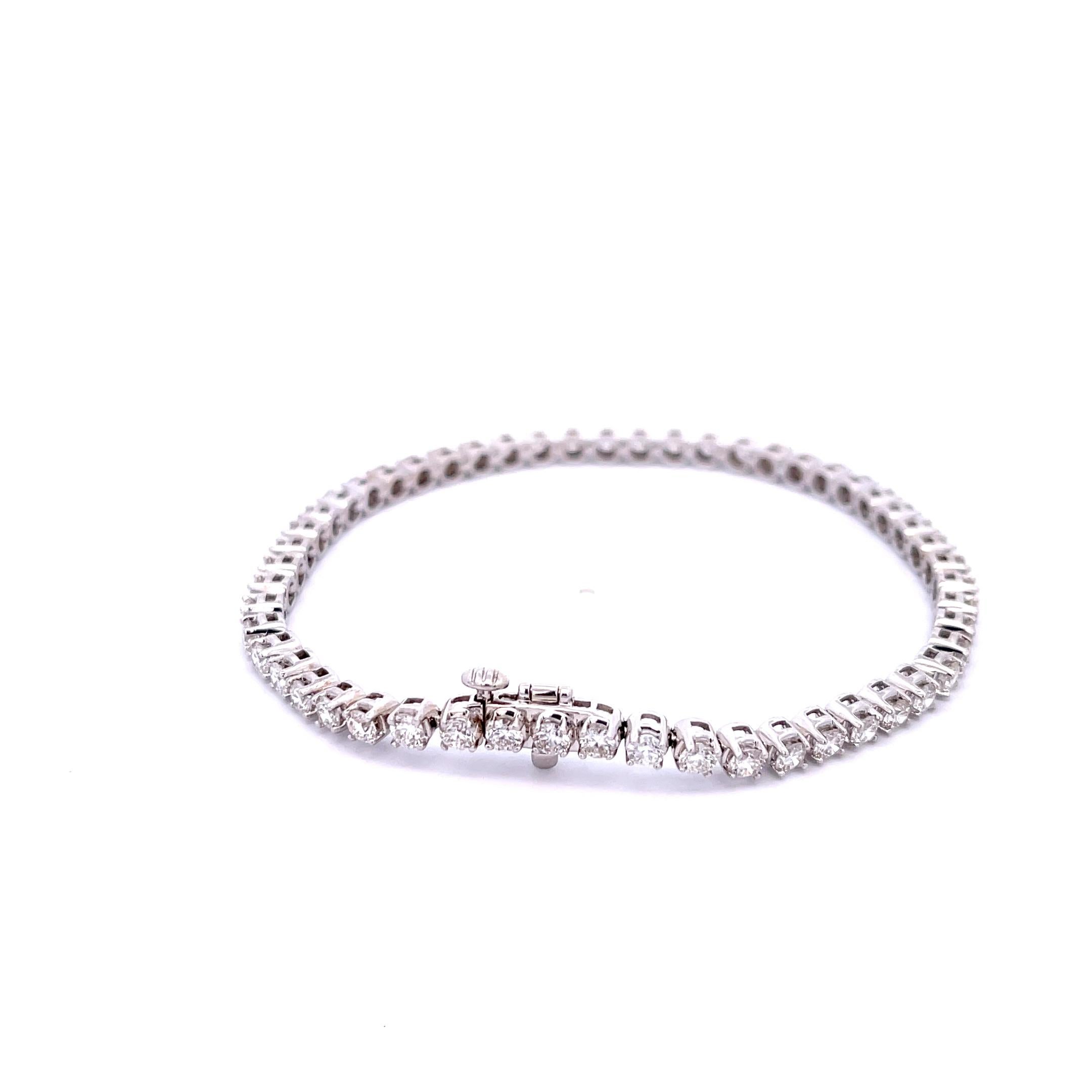 Taglio rotondo Bracciale tennis con diamanti da 4,34 carati in oro bianco 14 carati in vendita