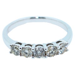 Anneau de mariage empilable en or blanc 14 carats avec 5 pierres en diamant pour l'éternité