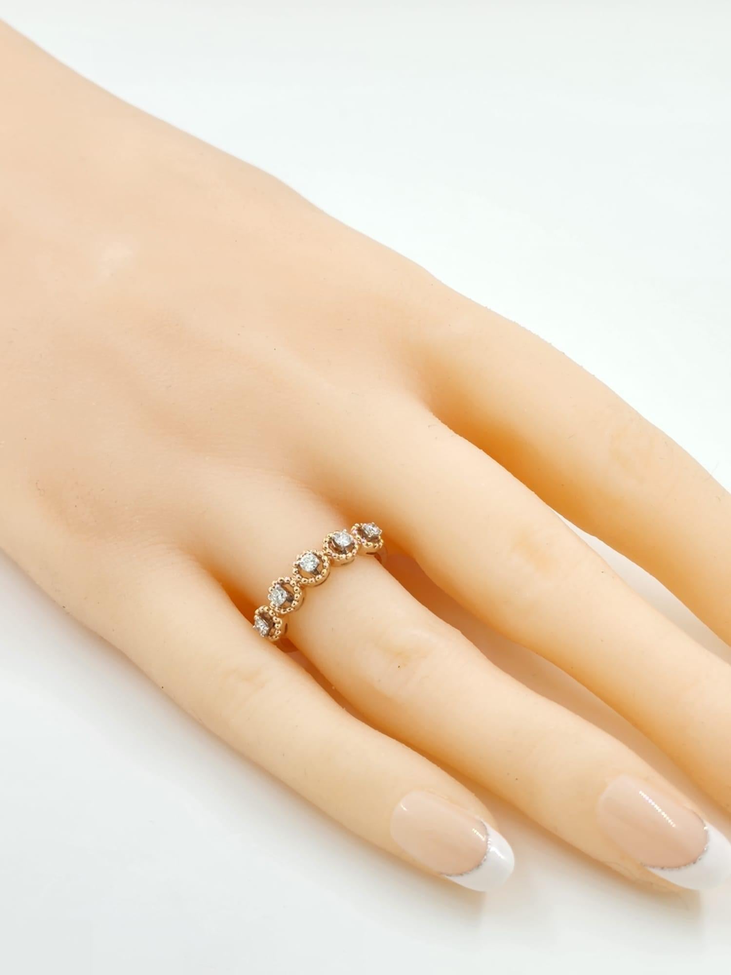 Women's 0.22Ct Diamond 5 Stones Ring in 18 Karat Gold For Sale