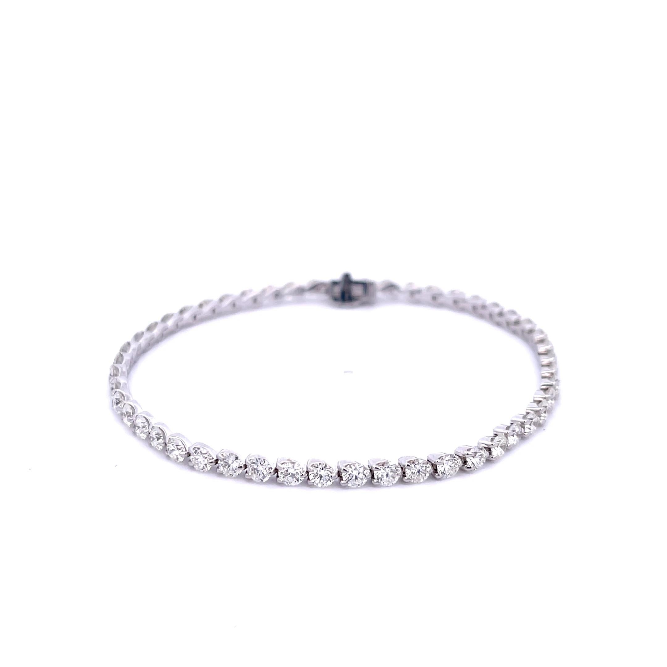 Diamant-Tennisarmband aus 14K Weißgold mit 6,25 Karat Diamanten im Zustand „Neu“ im Angebot in Dallas, TX