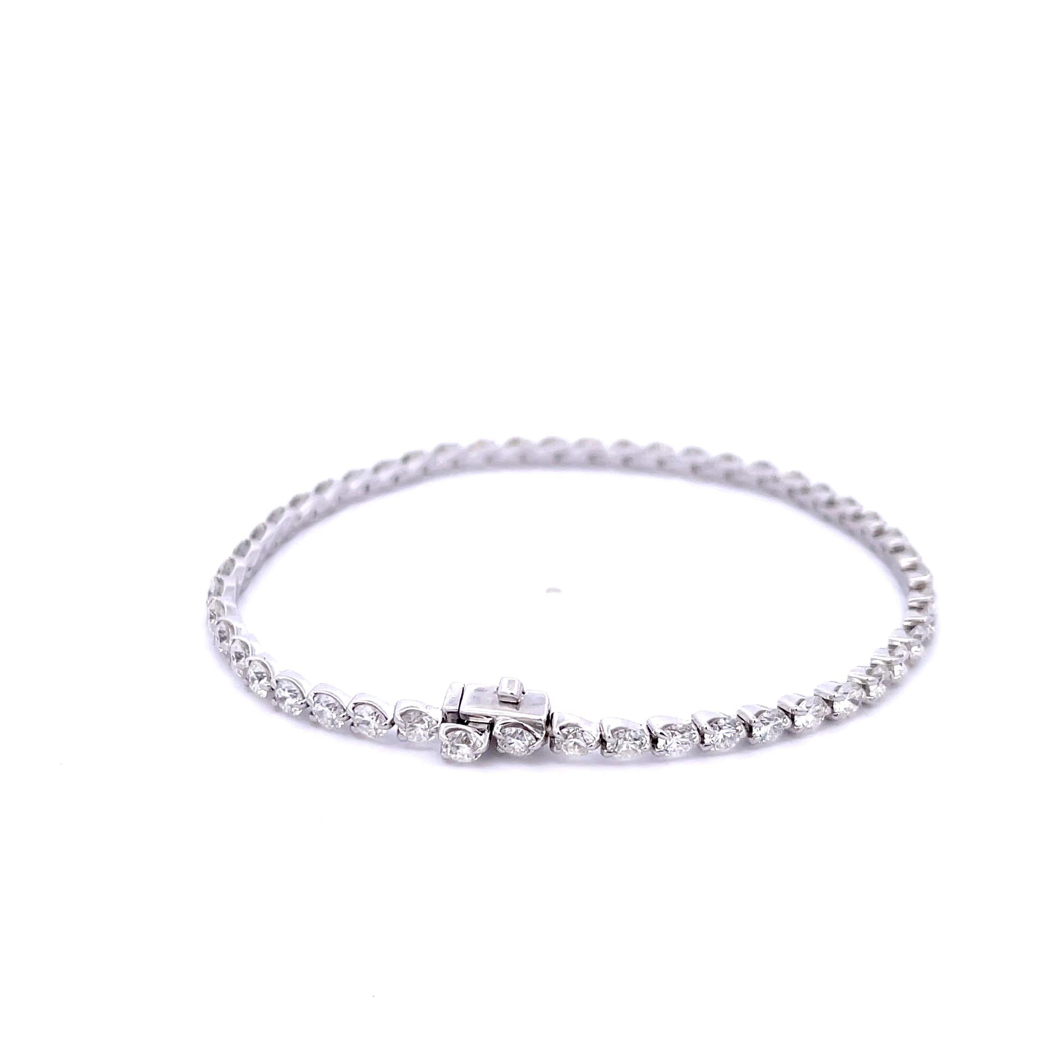 Diamant-Tennisarmband aus 14K Weißgold mit 6,25 Karat Diamanten für Damen oder Herren im Angebot
