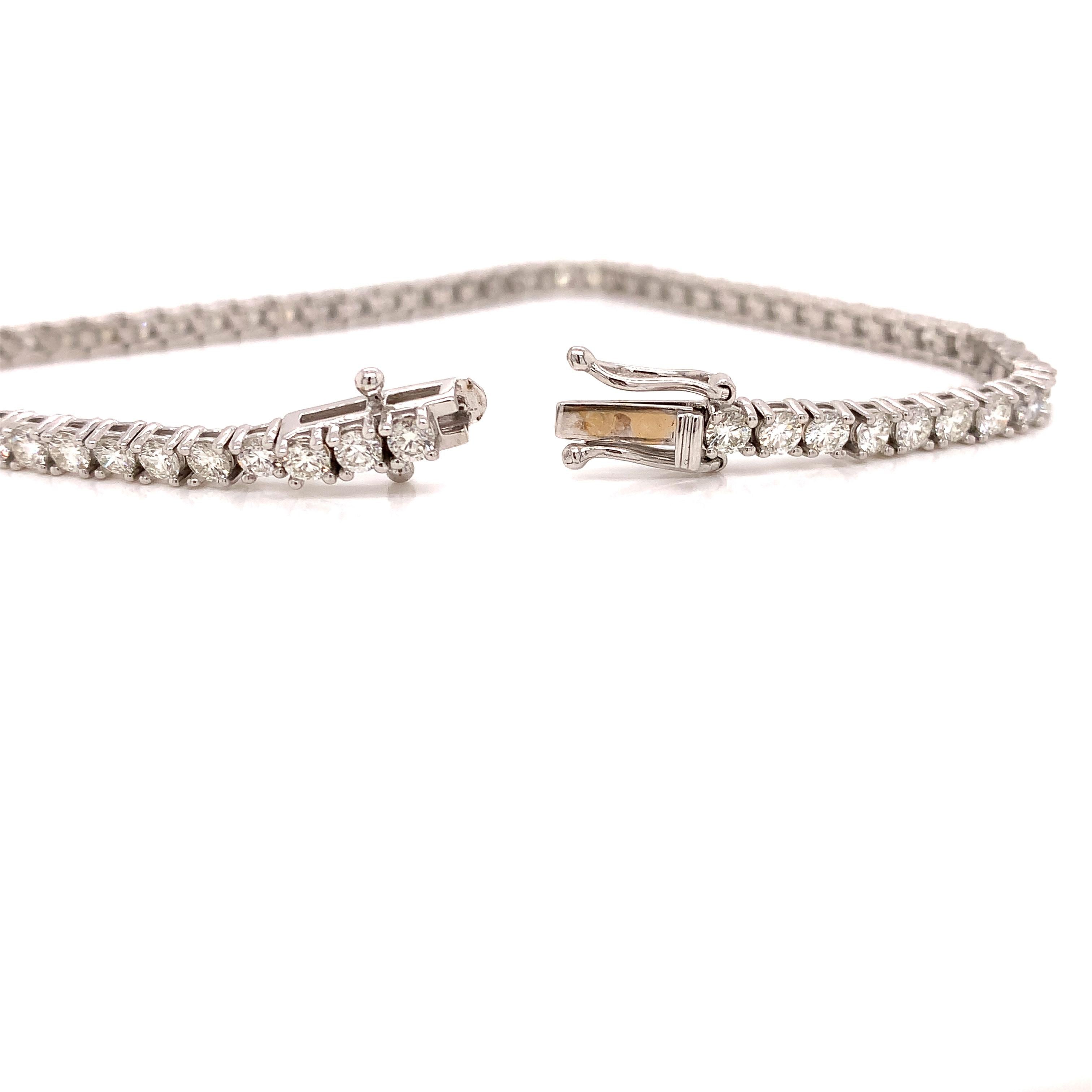 Diamond 6.45 cttw Tennis Bracelet In New Condition For Sale In Derby, NY