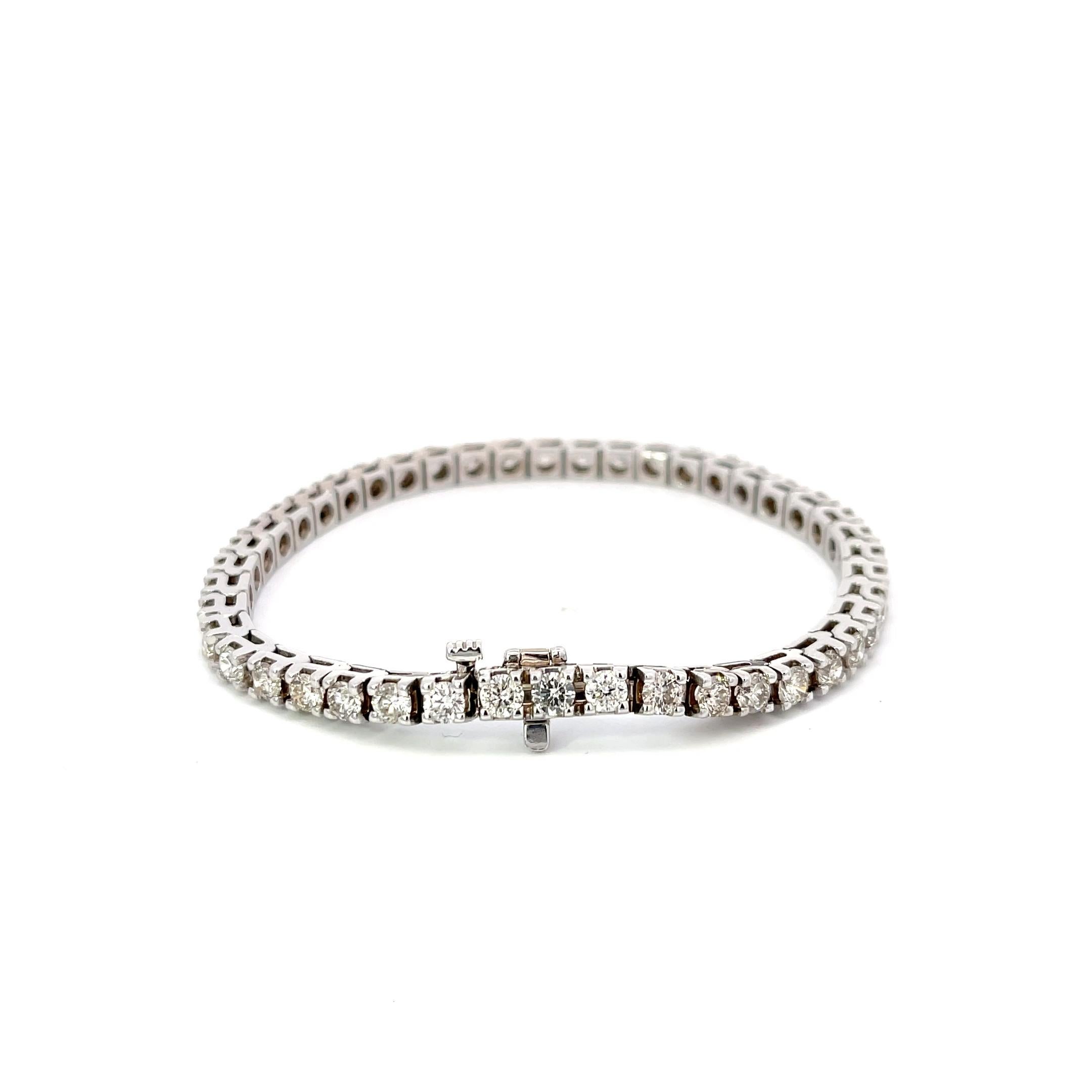 Diamond 6.60ctw Tennis Bracelet in 14K White Gold In Excellent Condition For Sale In Dallas, TX