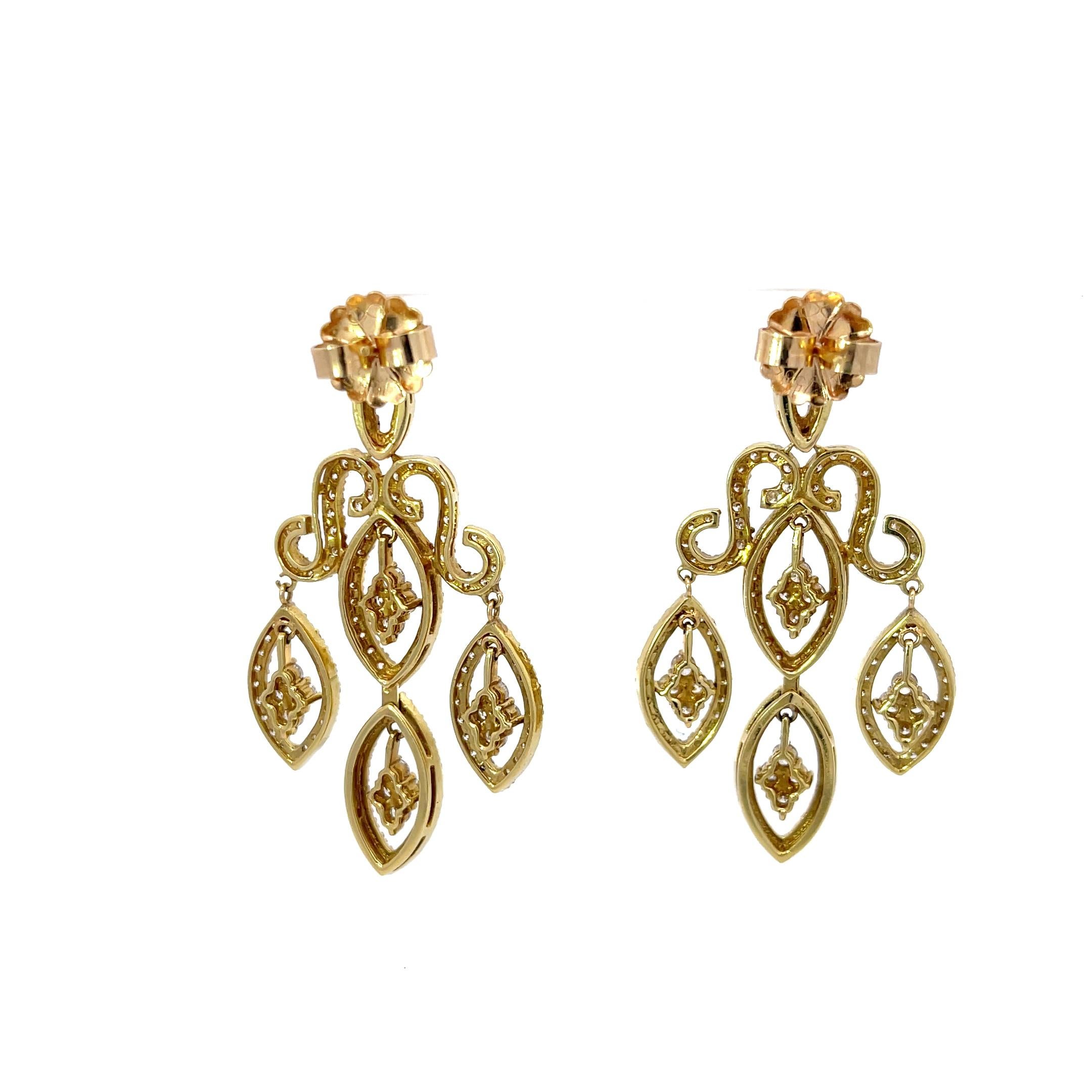 Taille ronde Boucles d'oreilles chandelier en or jaune 14K avec diamants 6ctw en vente