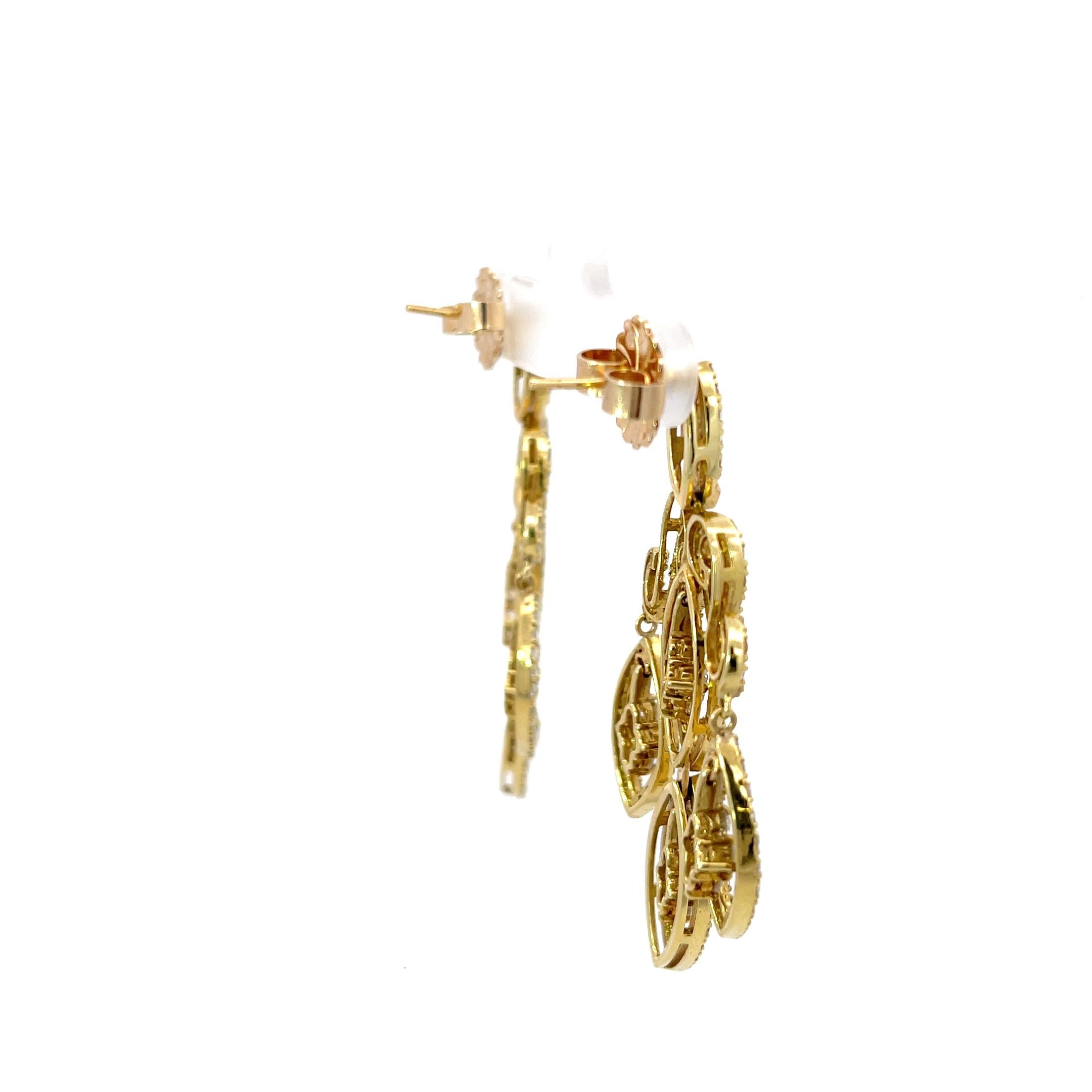 Boucles d'oreilles chandelier en or jaune 14K avec diamants 6ctw Excellent état - En vente à Dallas, TX