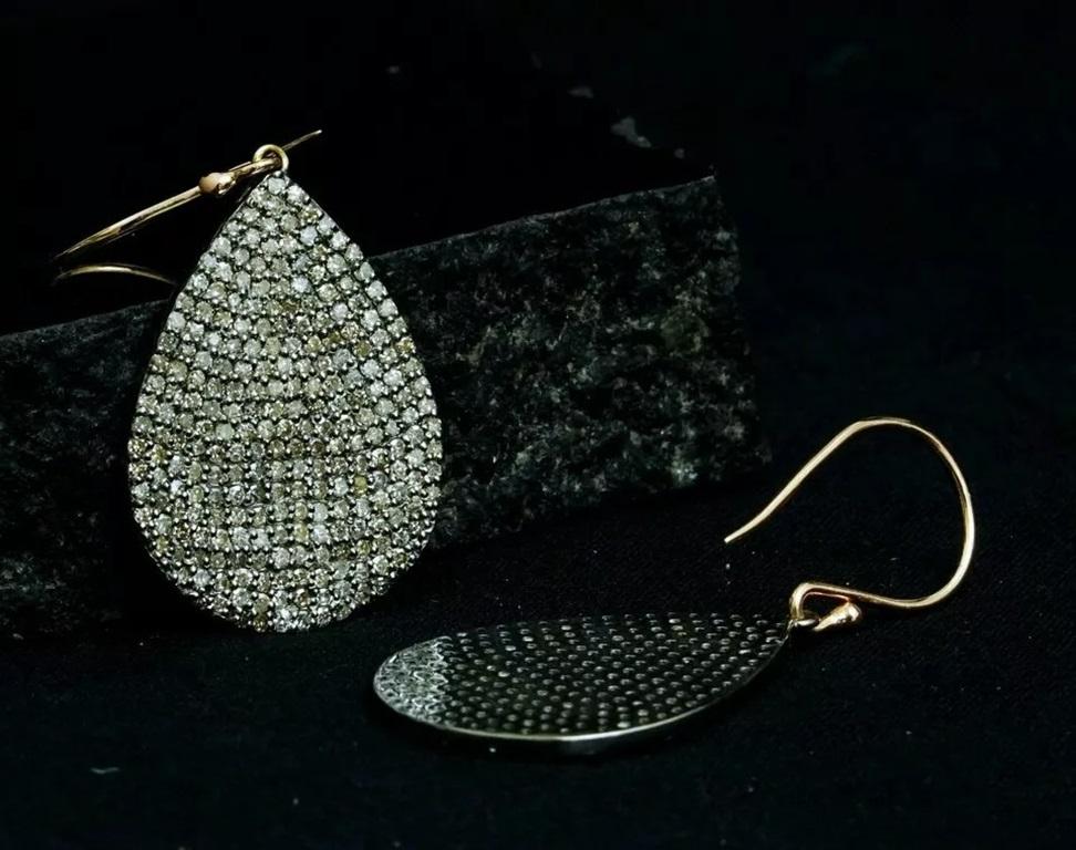 Orecchino a forma di goccia di diamante in argento 925 Orecchini di design Regalo di gioielli
Leggero, può essere indossato tutti i giorni

Informazioni aggiuntive:
Metallo di base: Argento Sterling, 925 parti per 1000
Pietra principale: