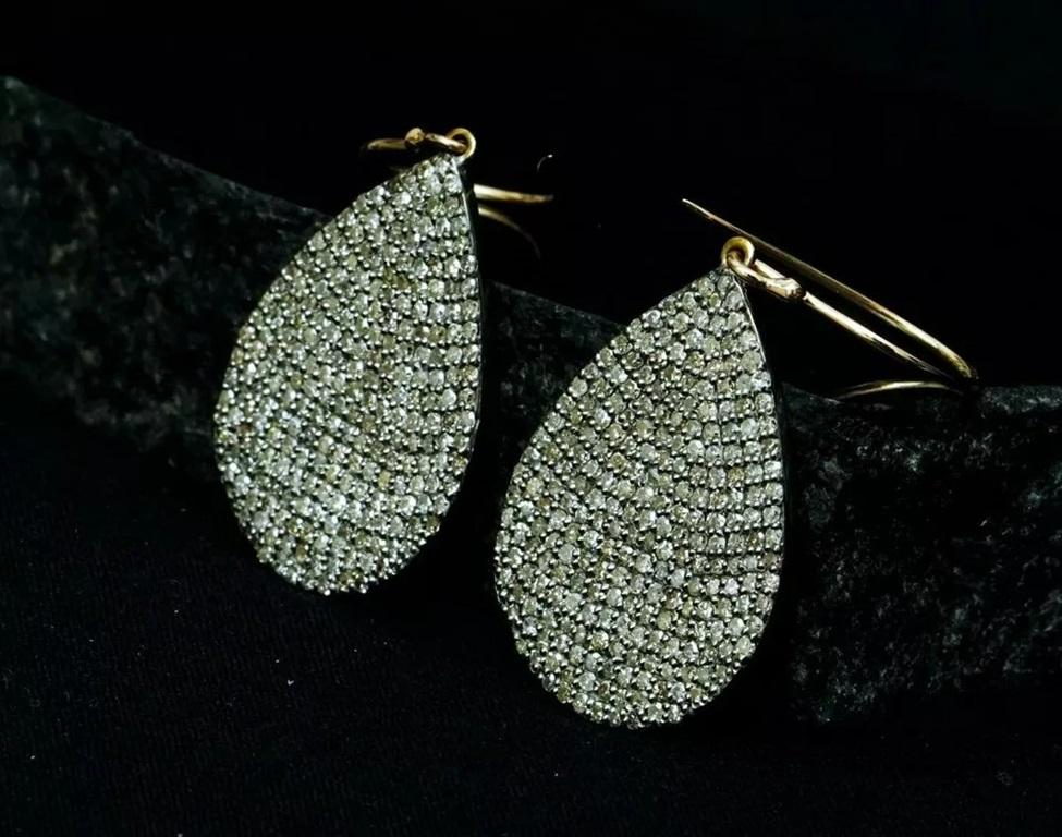 Taille ronde Boucle d'oreille design en argent 925 avec diamant en forme de goutte en vente