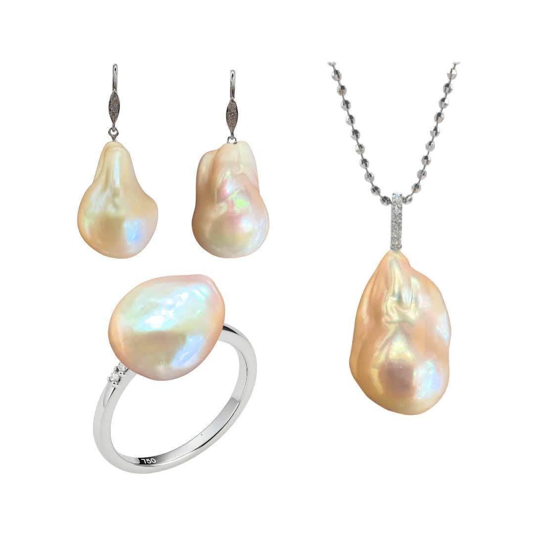 in vendita:  Anello con diamanti e perle barocche in oro bianco 18 carati 3