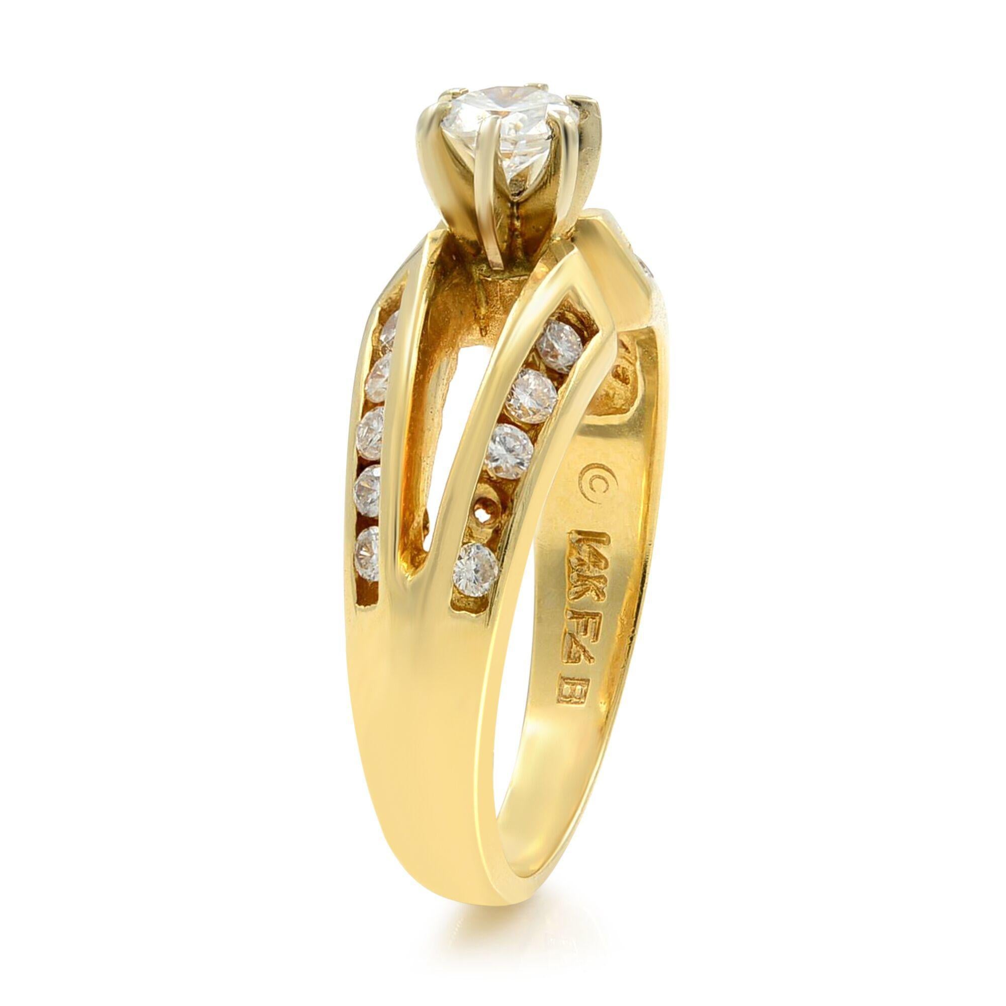 Moderne Bague de fiançailles pour femme en or jaune 14 carats avec diamants de 0,80 carat poids total en vente