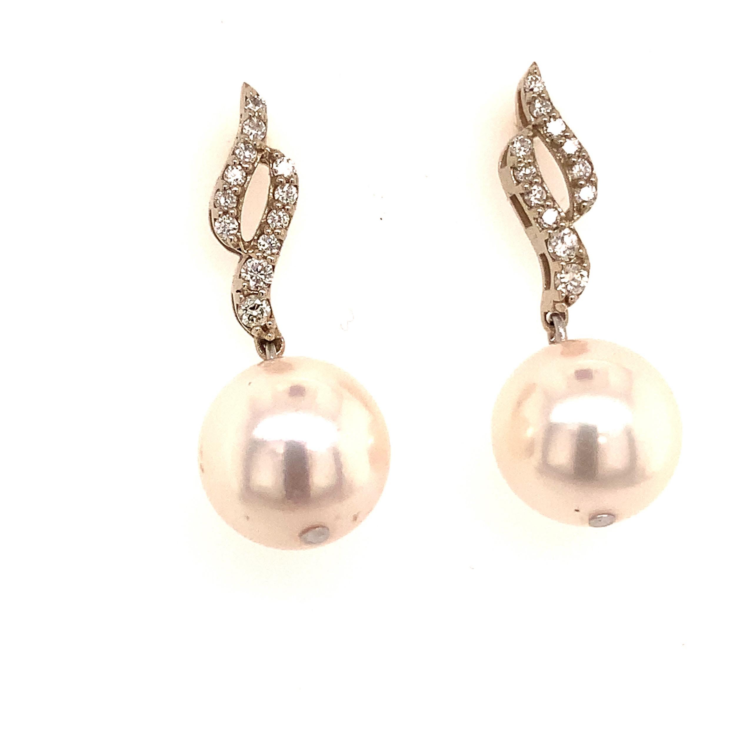 Diamond Akoya Pearl Dangle Earrings 14Karat Gold 9.2 mm Certified For Sale 3
